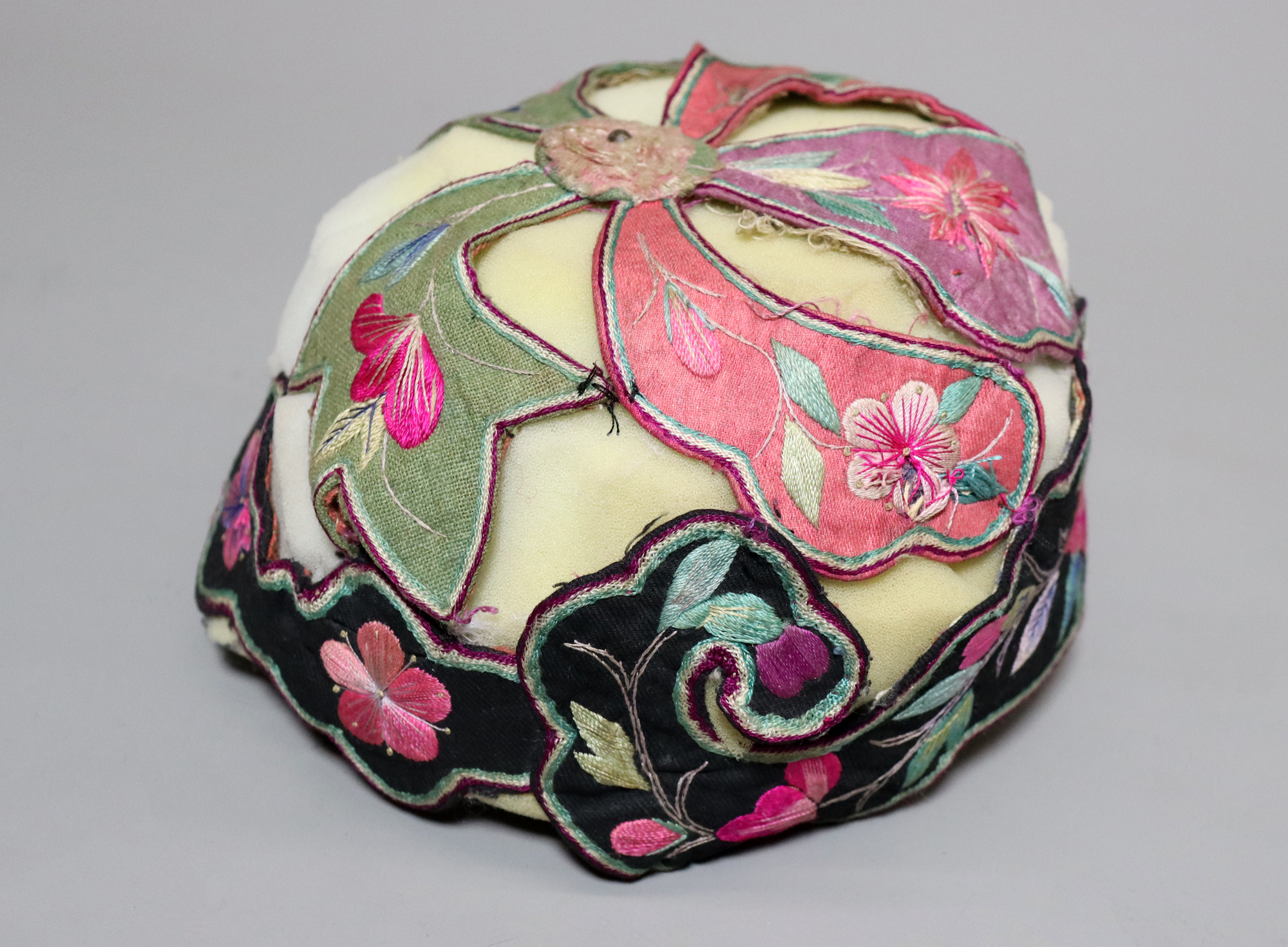 Antiker chinesischer Miao-Hut aus Seide, bestickt, Baby-Mütze No:22/32