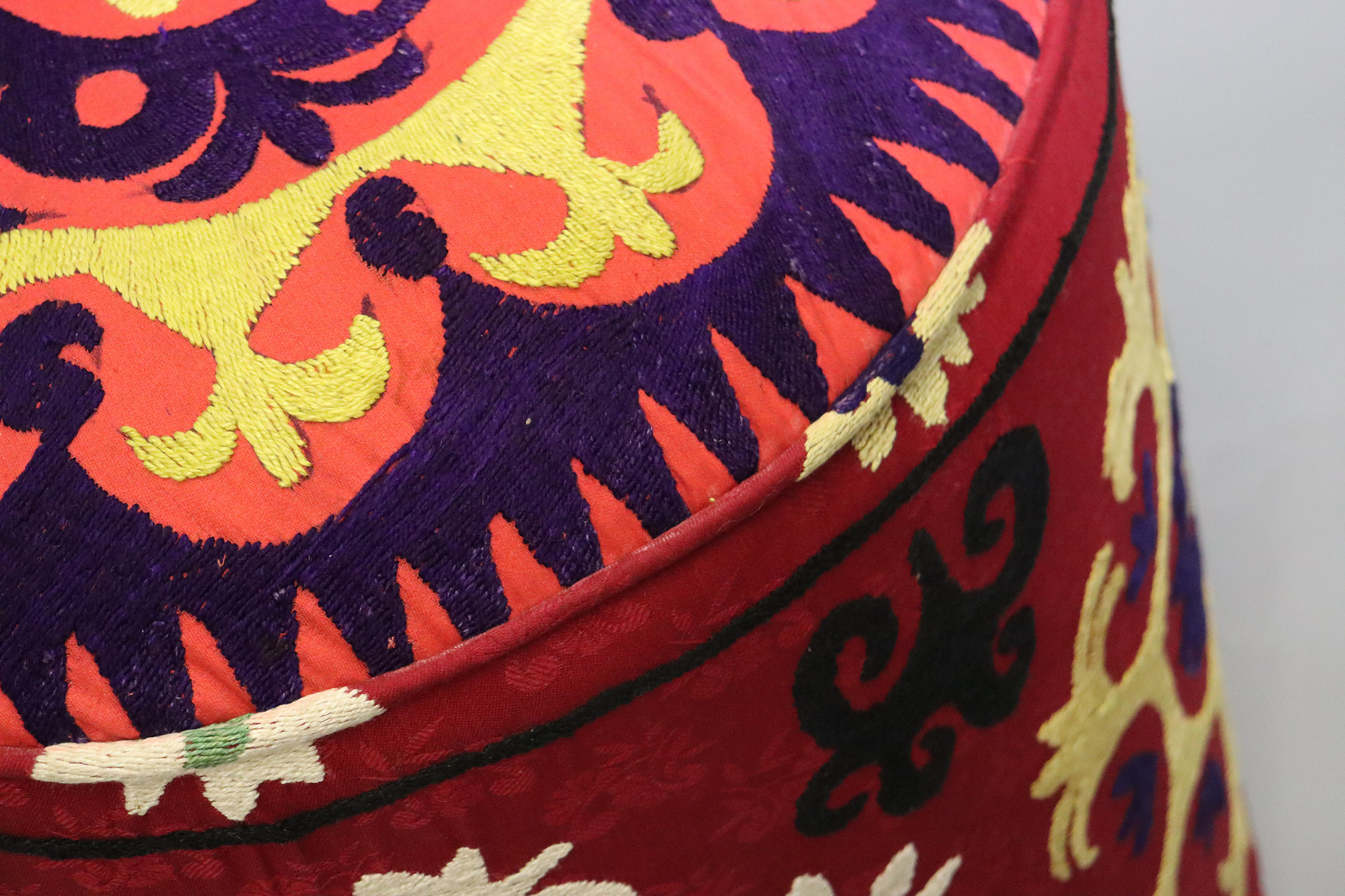 Vintage oriental luxurious Suzani stool chair stool seat cushion cushion stool pouf with antique Suzani upholstery Afghanistan 23/A