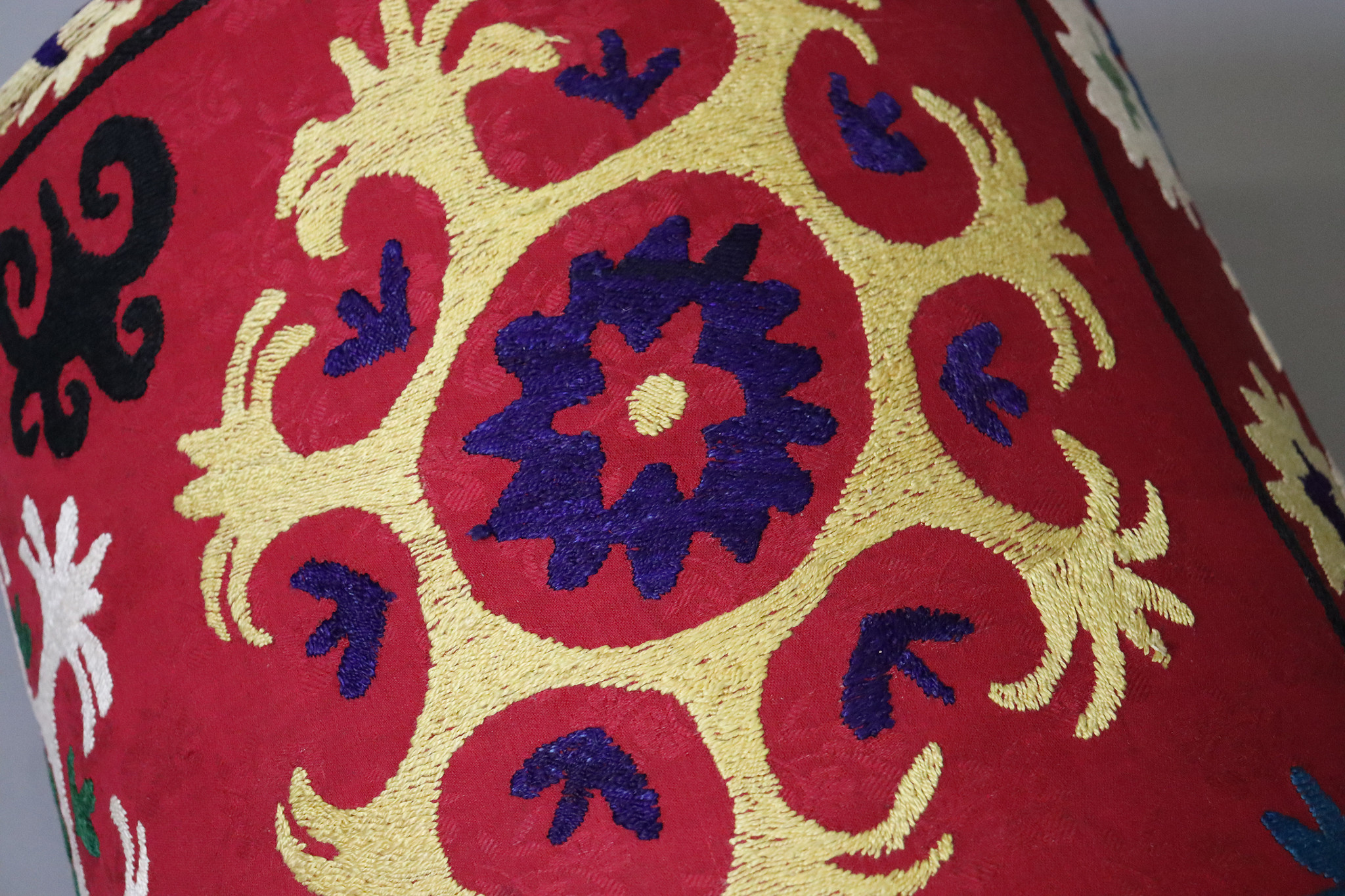 Vintage oriental luxurious Suzani stool chair stool seat cushion cushion stool pouf with antique Suzani upholstery Afghanistan 23/A