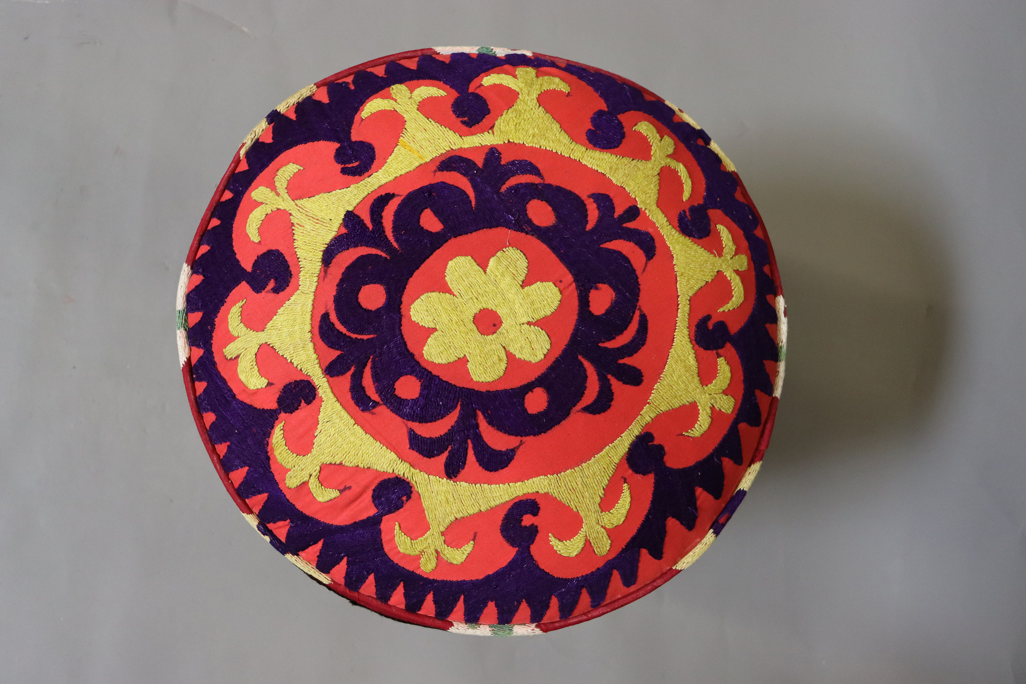 Vintage oriental luxurious Suzani stool chair stool seat cushion cushion stool pouf with antique Suzani upholstery Afghanistan 23/A