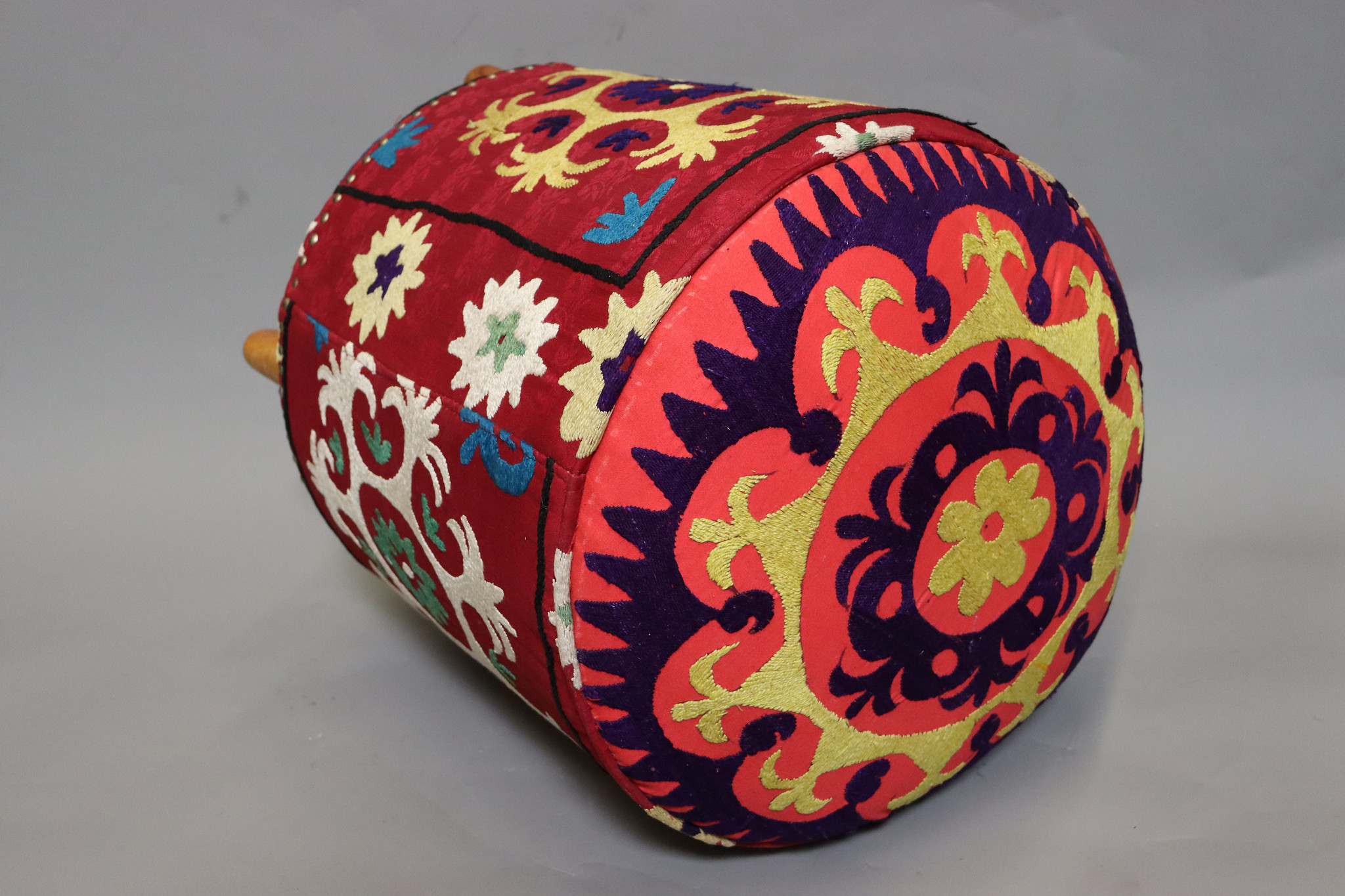 Vintage oriental luxurious Suzani stool chair stool seat cushion cushion stool pouf with antique Suzani upholstery Afghanistan 23/A