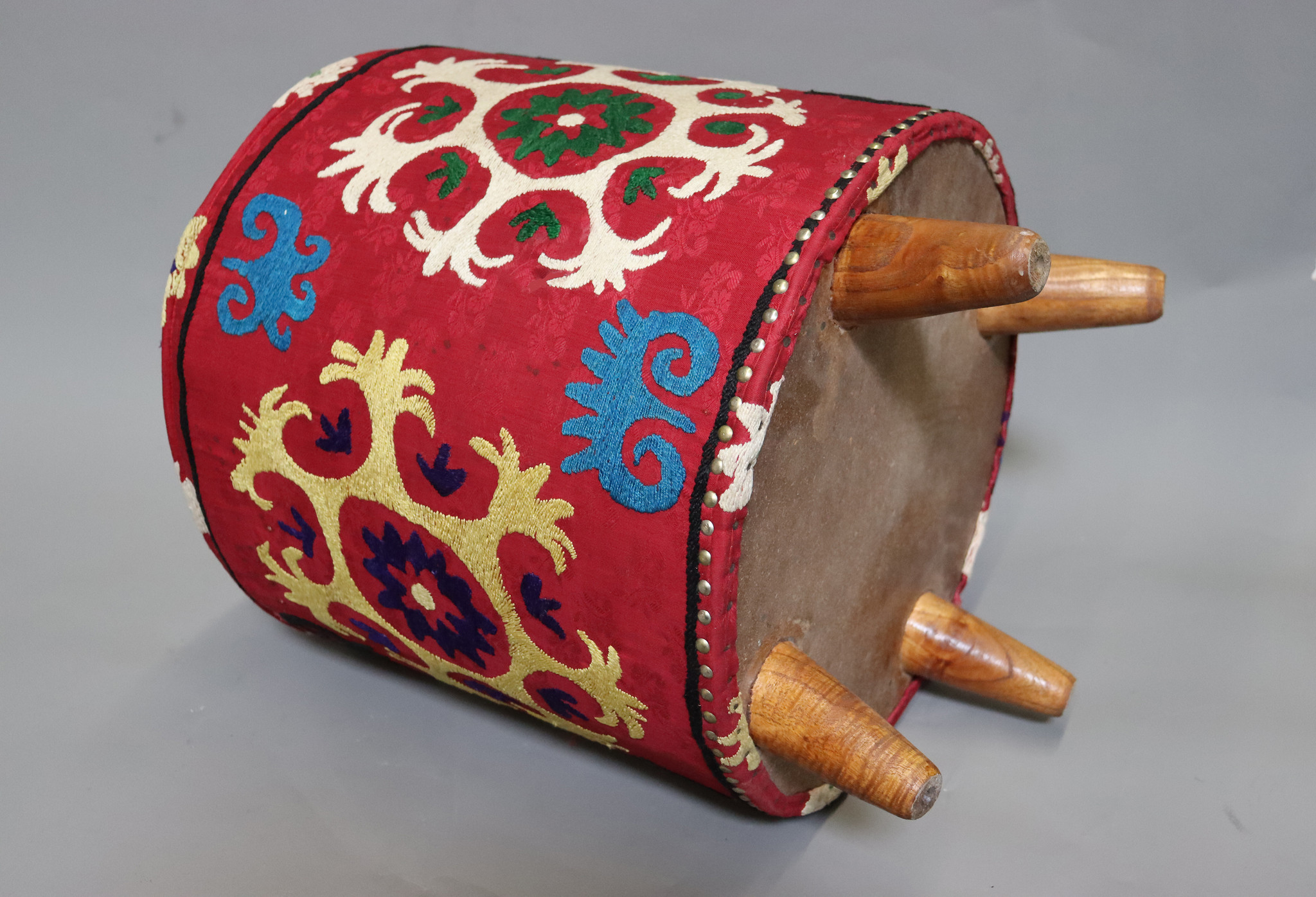 Vintage oriental luxurious Suzani stool chair stool seat cushion cushion stool pouf with antique Suzani upholstery Afghanistan 23/A