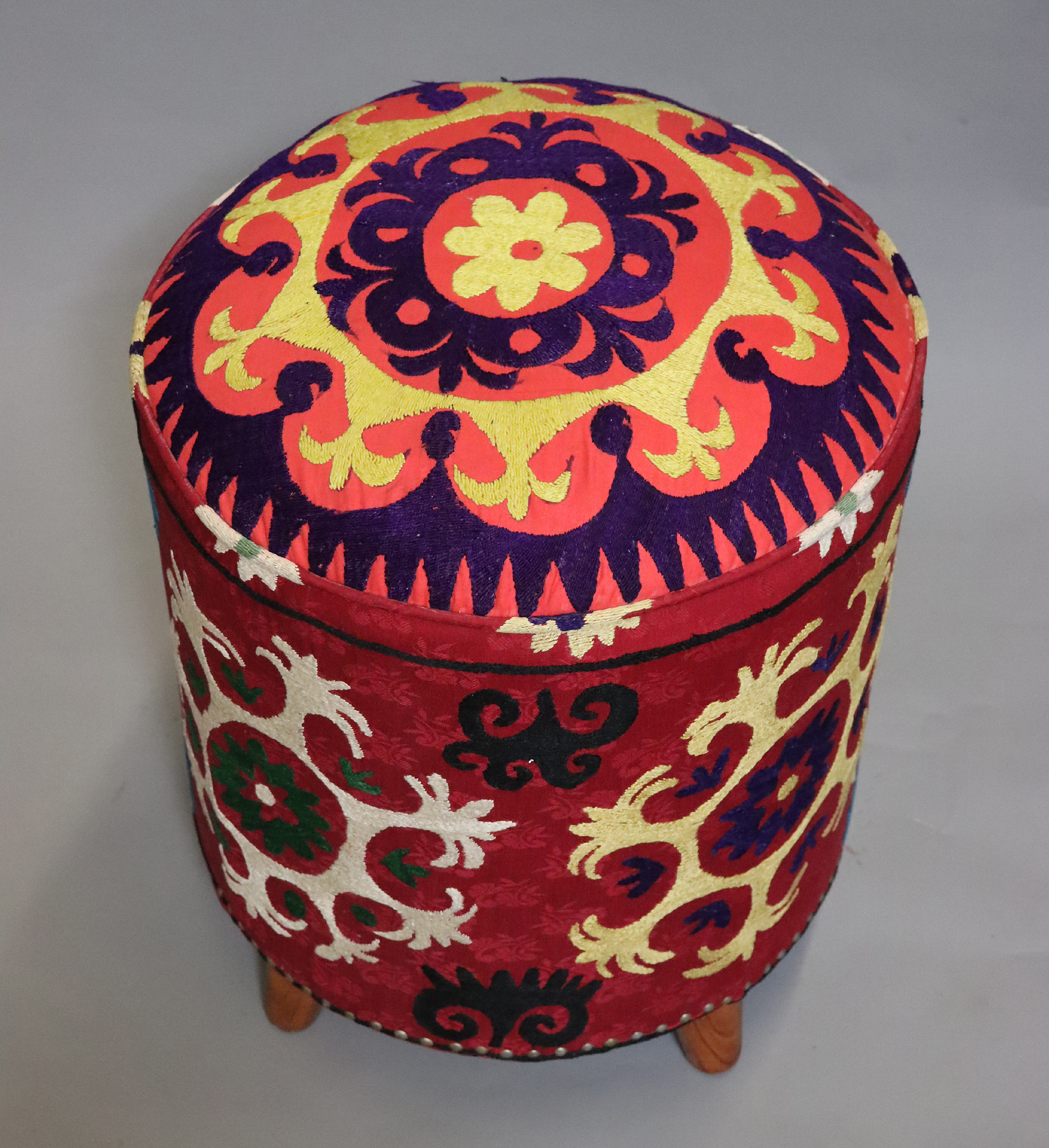 Vintage oriental luxurious Suzani stool chair stool seat cushion cushion stool pouf with antique Suzani upholstery Afghanistan 23/A