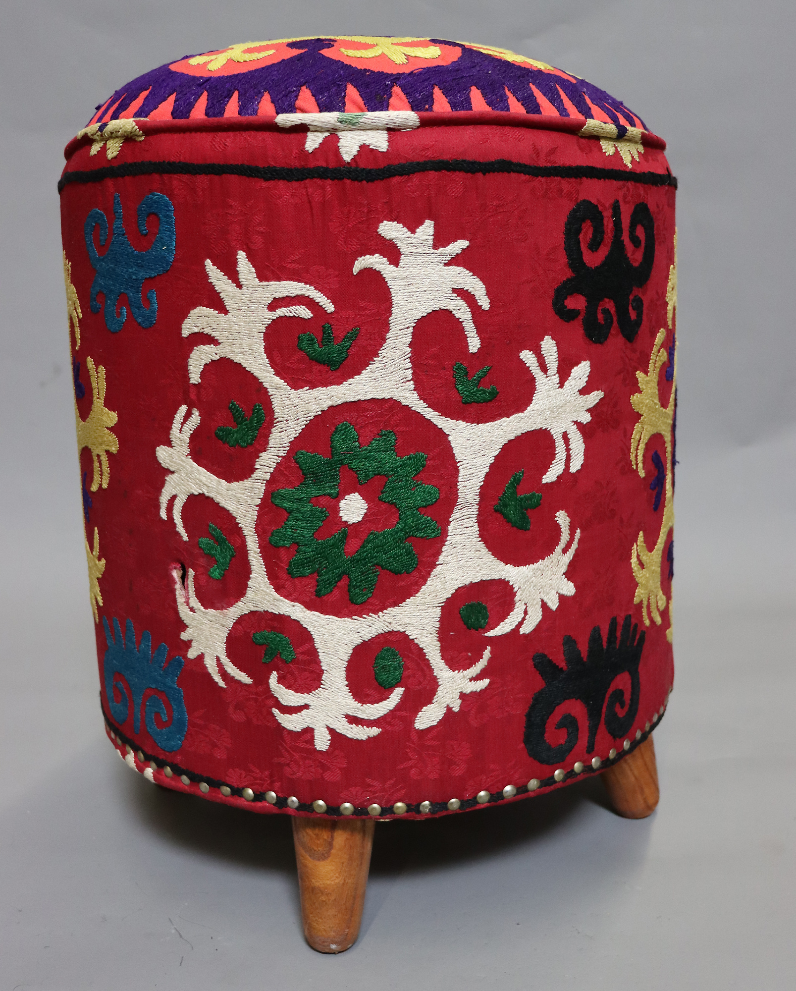 Vintage oriental luxurious Suzani stool chair stool seat cushion cushion stool pouf with antique Suzani upholstery Afghanistan 23/A