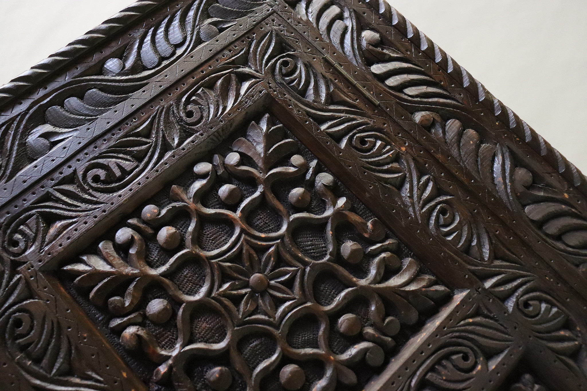 antique-look Hand Carved orient vintage wooden Cabinet dresser hall cabinet sideboard half cabinet from Afghanistan Nuristan 23/A