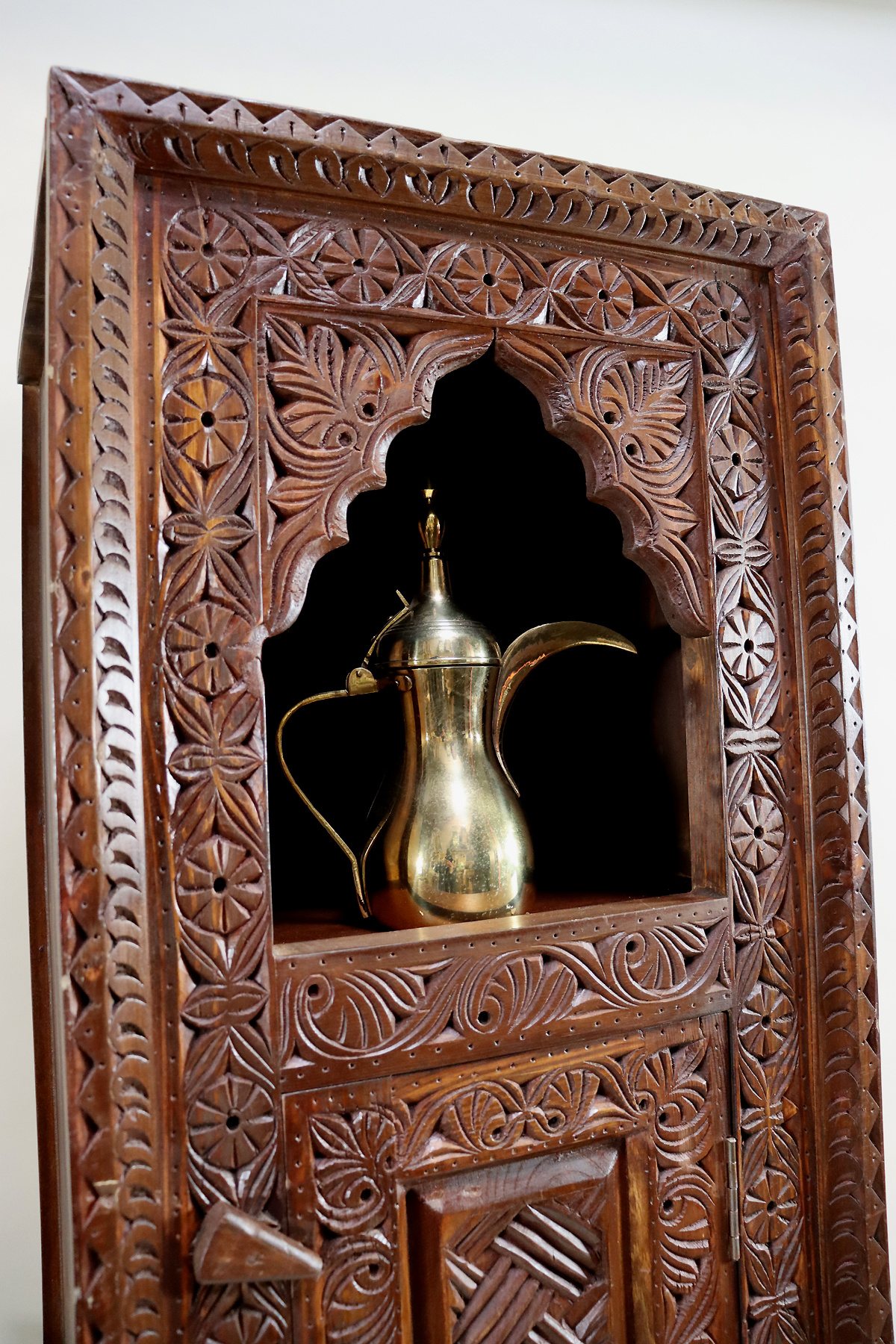 antique-look Hand Carved orient vintage wooden Cabinet dresser hall cabinet Tallboy Tall Cabinet from Afghanistan Nuristan 23/A