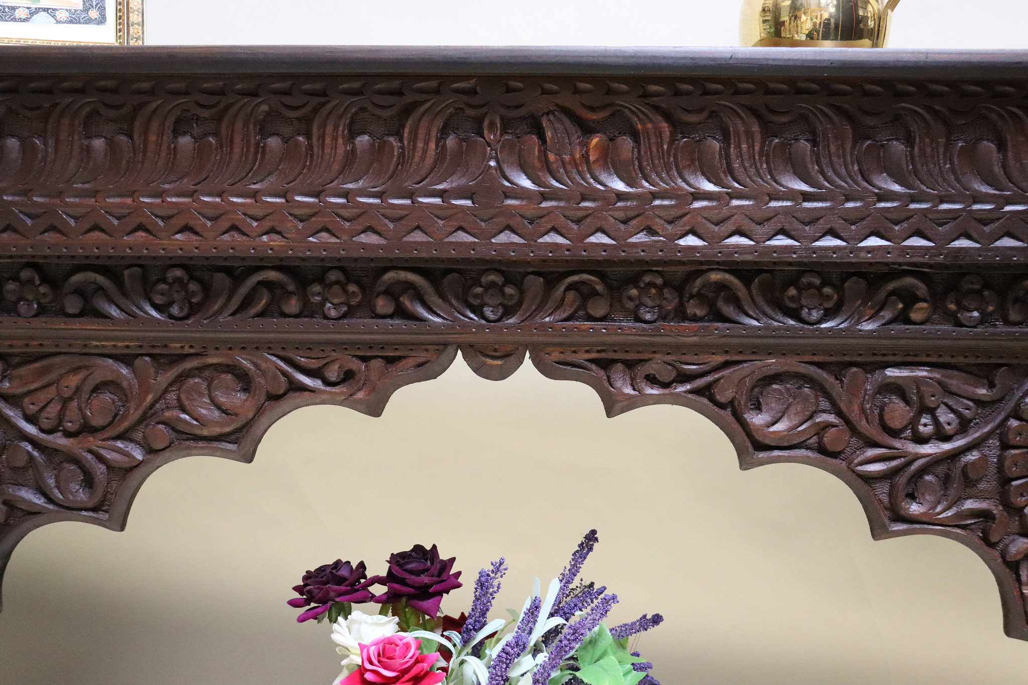 antique-look Hand Carved orient vintage wooden dressing table  console table lowboard  Nuristan