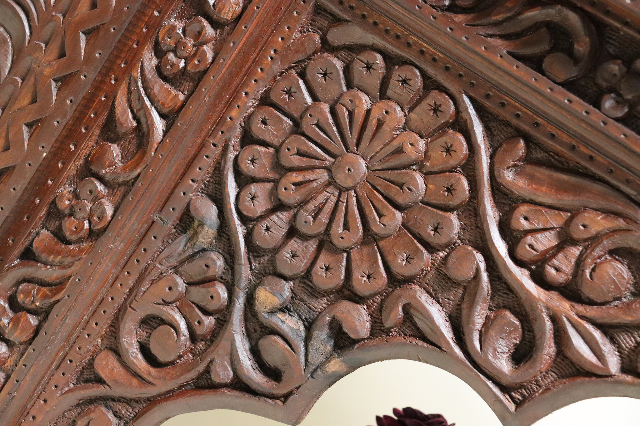 antique-look Hand Carved orient vintage wooden dressing table  console table lowboard  Nuristan