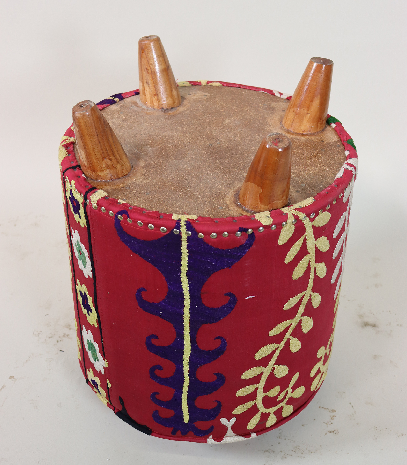 Vintage oriental luxurious Suzani stool chair stool seat cushion cushion stool pouf with antique Suzani upholstery Afghanistan 23/B