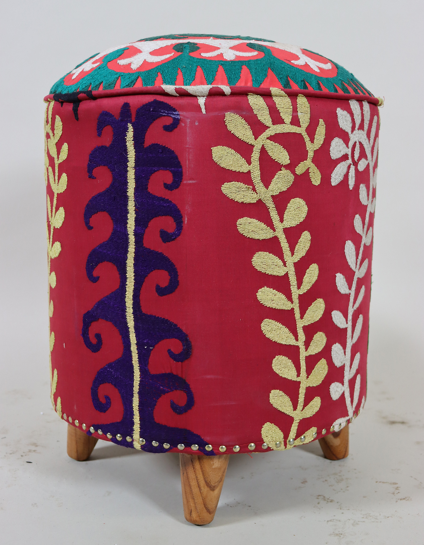 Vintage orientalische luxuriöse Suzani Hocker Stuhl Sitzhocker Sitzkissen cushion Stool Pouf mit antike Suzani Polsterung Afghanistan 23/B