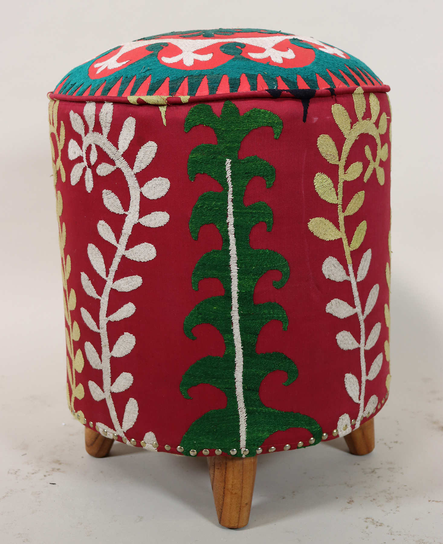 Vintage orientalische luxuriöse Suzani Hocker Stuhl Sitzhocker Sitzkissen cushion Stool Pouf mit antike Suzani Polsterung Afghanistan 23/B