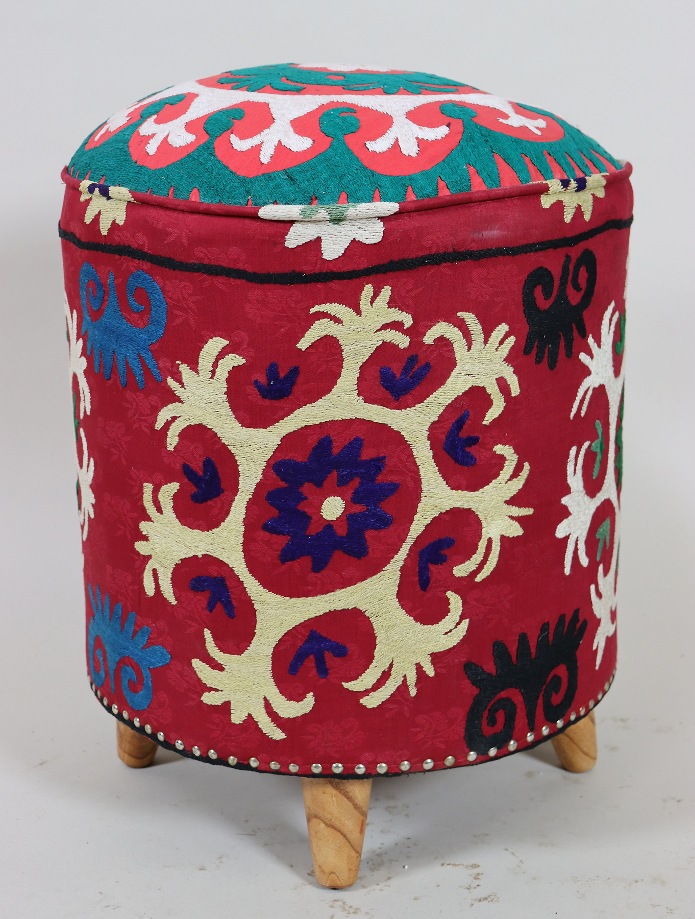 Vintage orientalische luxuriöse Suzani Hocker Stuhl Sitzhocker Sitzkissen cushion Stool Pouf mit antike Suzani Polsterung Afghanistan 23/C