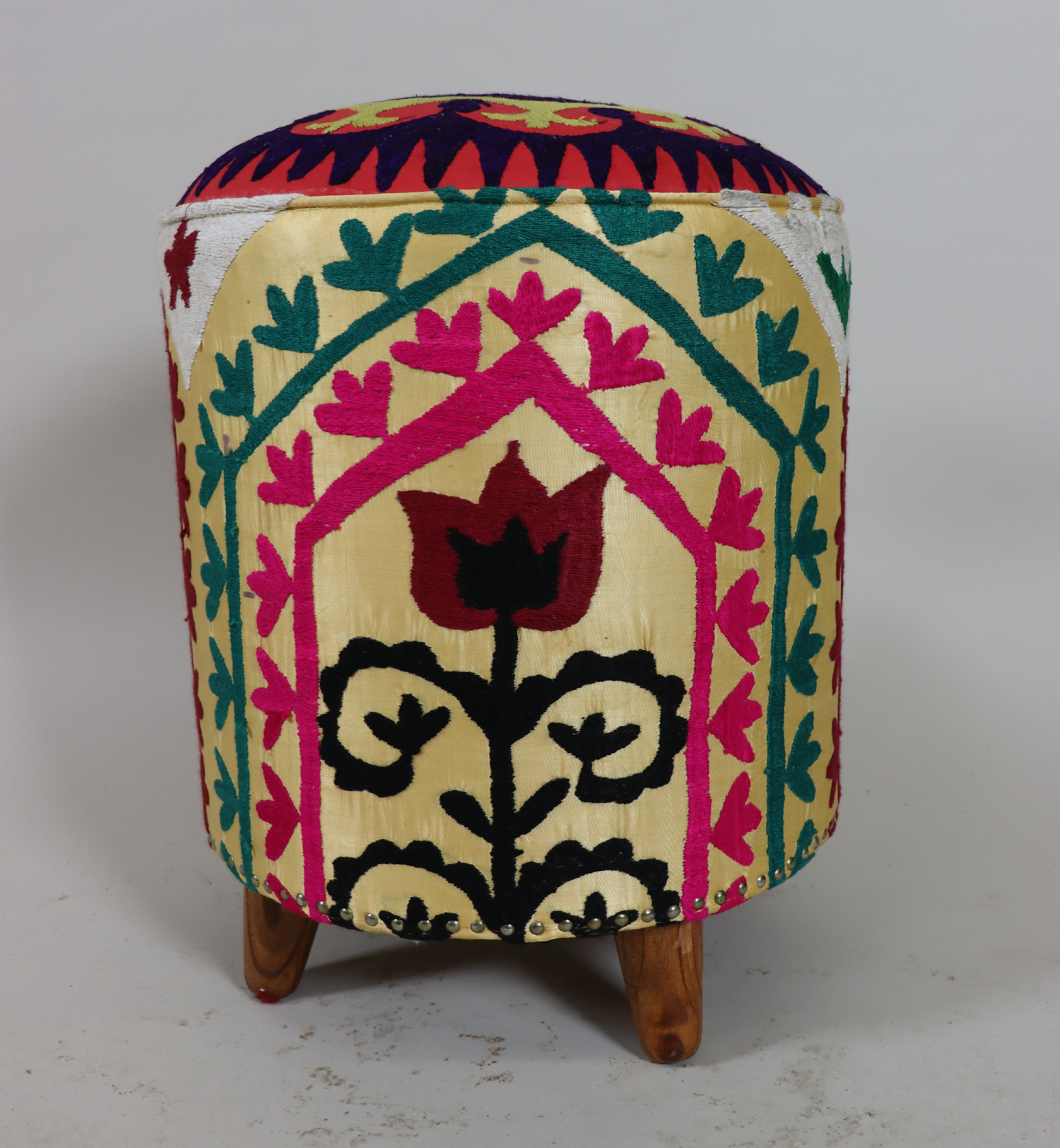 Vintage oriental luxurious Suzani stool chair stool seat cushion cushion stool pouf with antique Suzani upholstery Afghanistan 23/D