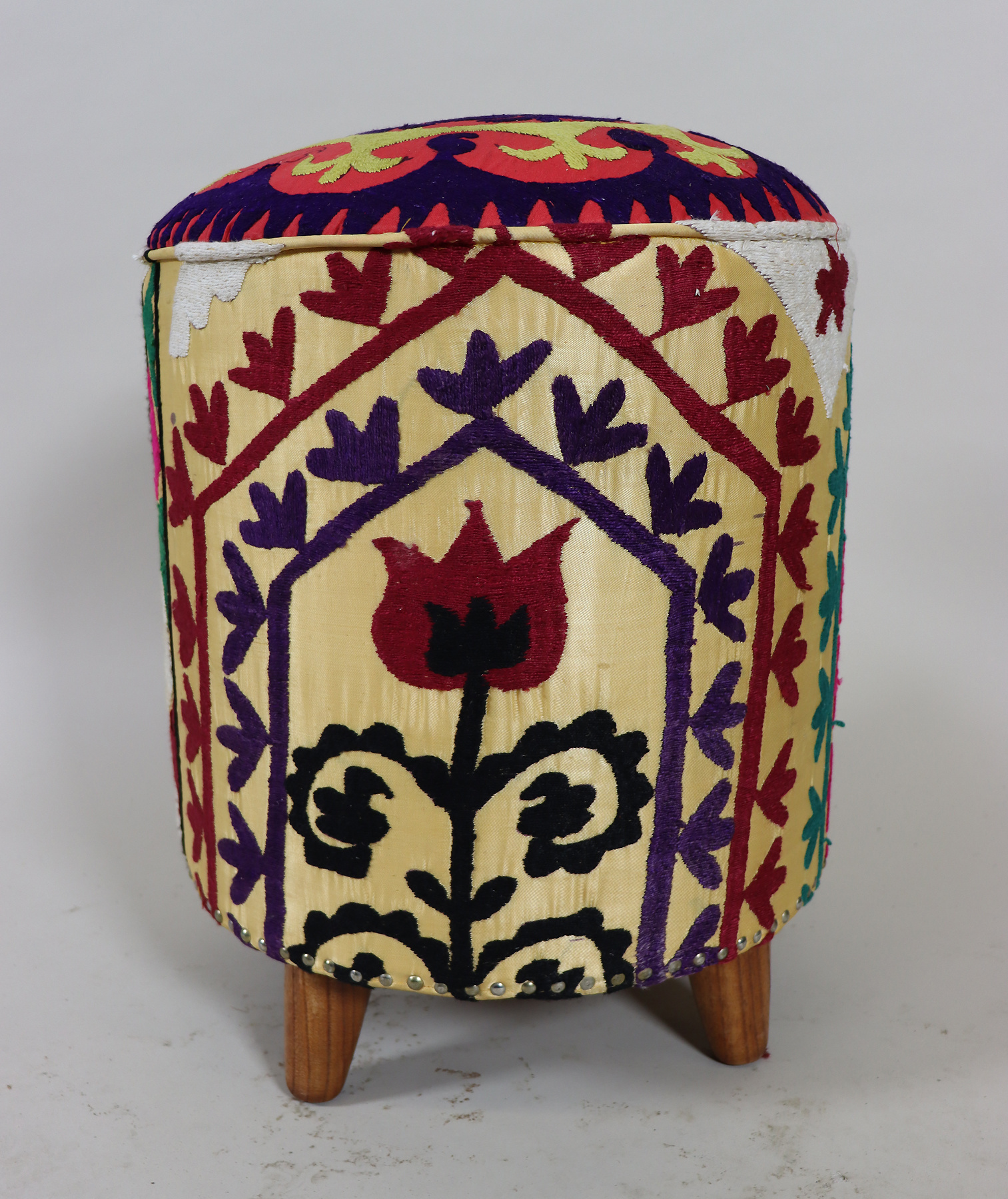 Vintage orientalische luxuriöse Suzani Hocker Stuhl Sitzhocker Sitzkissen cushion Stool Pouf mit antike Suzani Polsterung Afghanistan 23/D