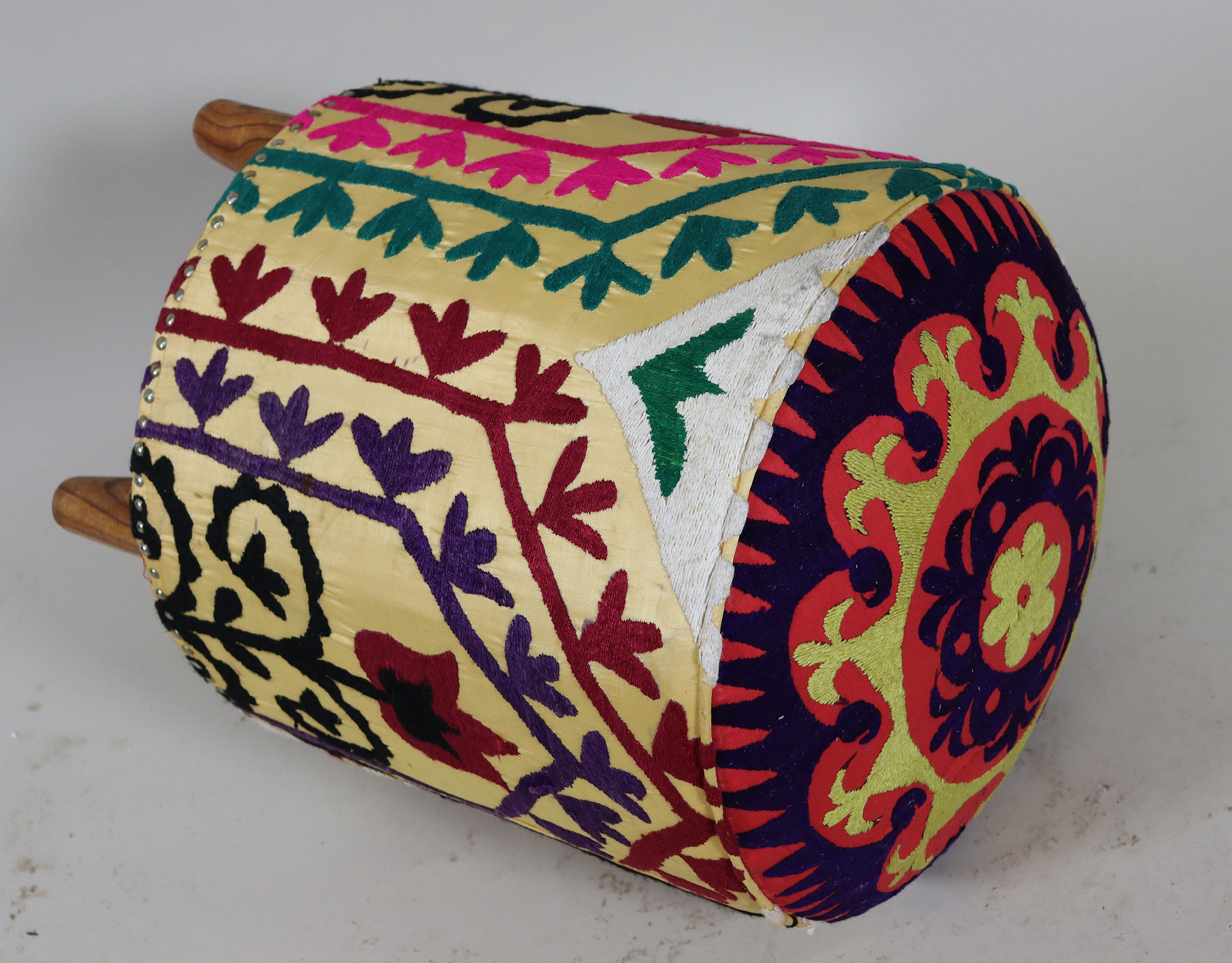 Vintage oriental luxurious Suzani stool chair stool seat cushion cushion stool pouf with antique Suzani upholstery Afghanistan 23/D