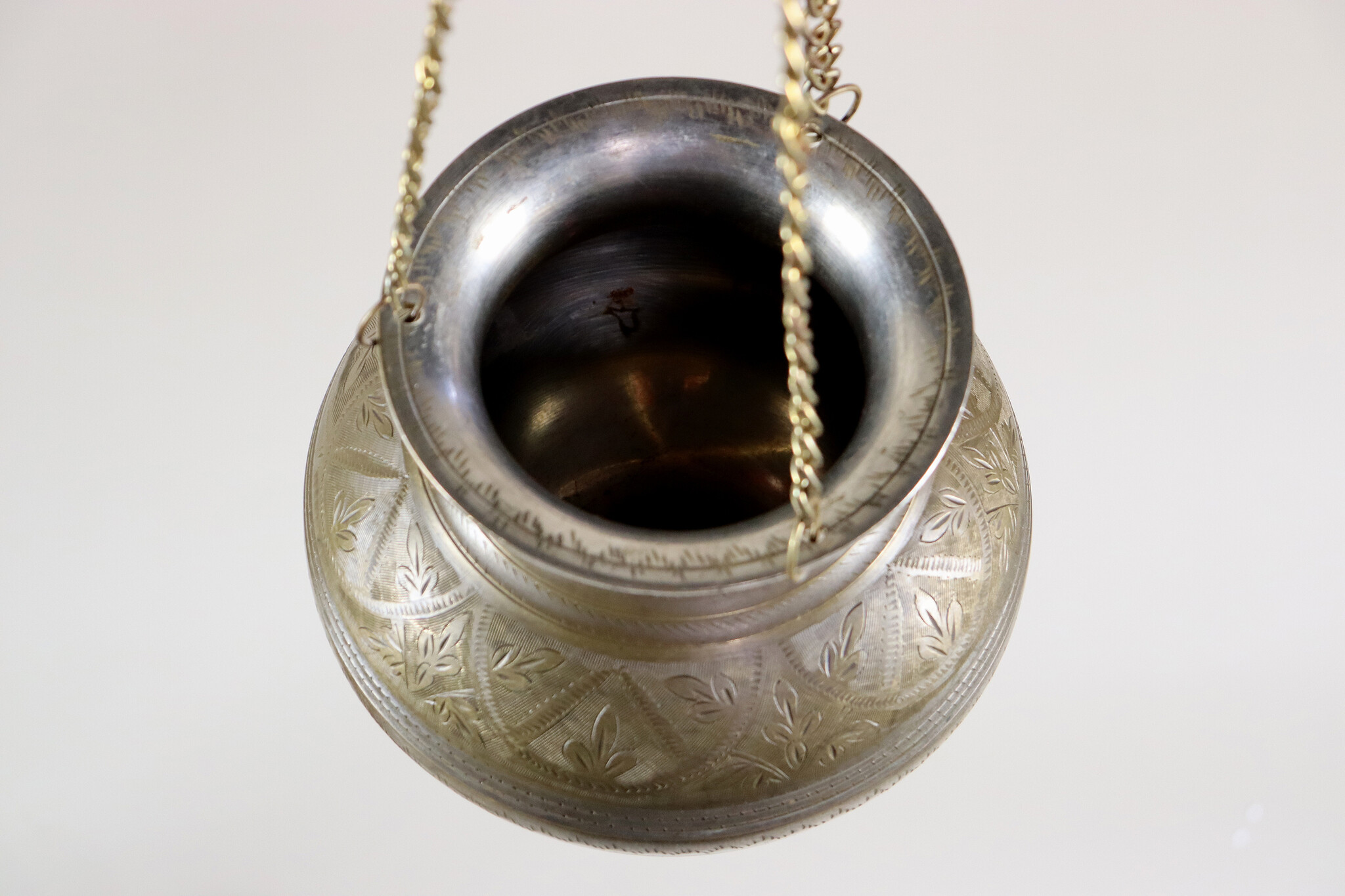 2 L antique solid Brass orient Ayurvedic Shirodhara Panchakarma oil therapy Yoga Dhara vessel Patra india -No:  23/1