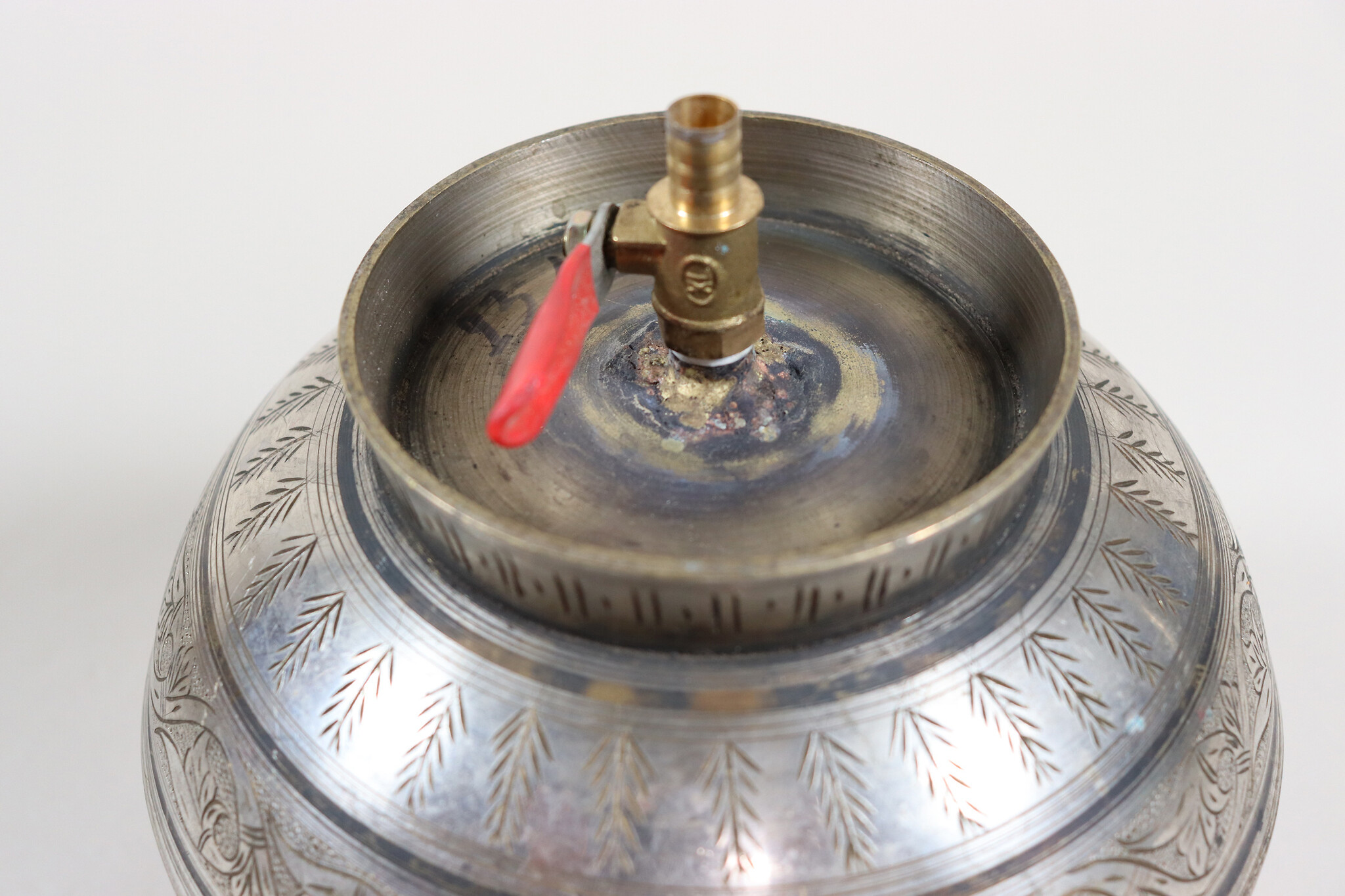 2 L antique solid Brass orient Ayurvedic Shirodhara Panchakarma oil therapy Yoga Dhara vessel Patra india -No:  23/3