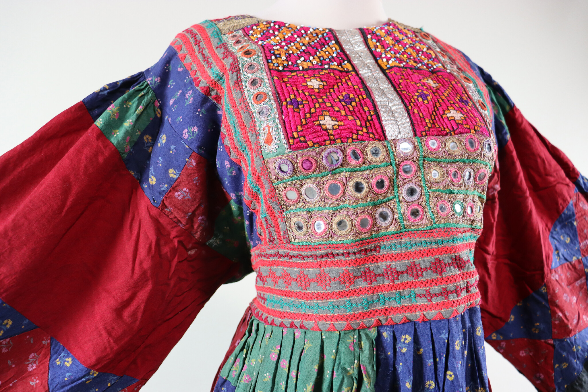 vintage Orient Nomaden kuchi frauen Patchwork Hochzeit Tracht afghan seiden kleid afghanistan hand bestickte kostüm Nr-MUST-B