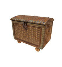 antik und sehr Massiv und schwere orient Hochzeit Truhe Aussteuertruhe Truhe Mitgifttruhe Brautkoffer auf Rädern aus Rajasthan indien .