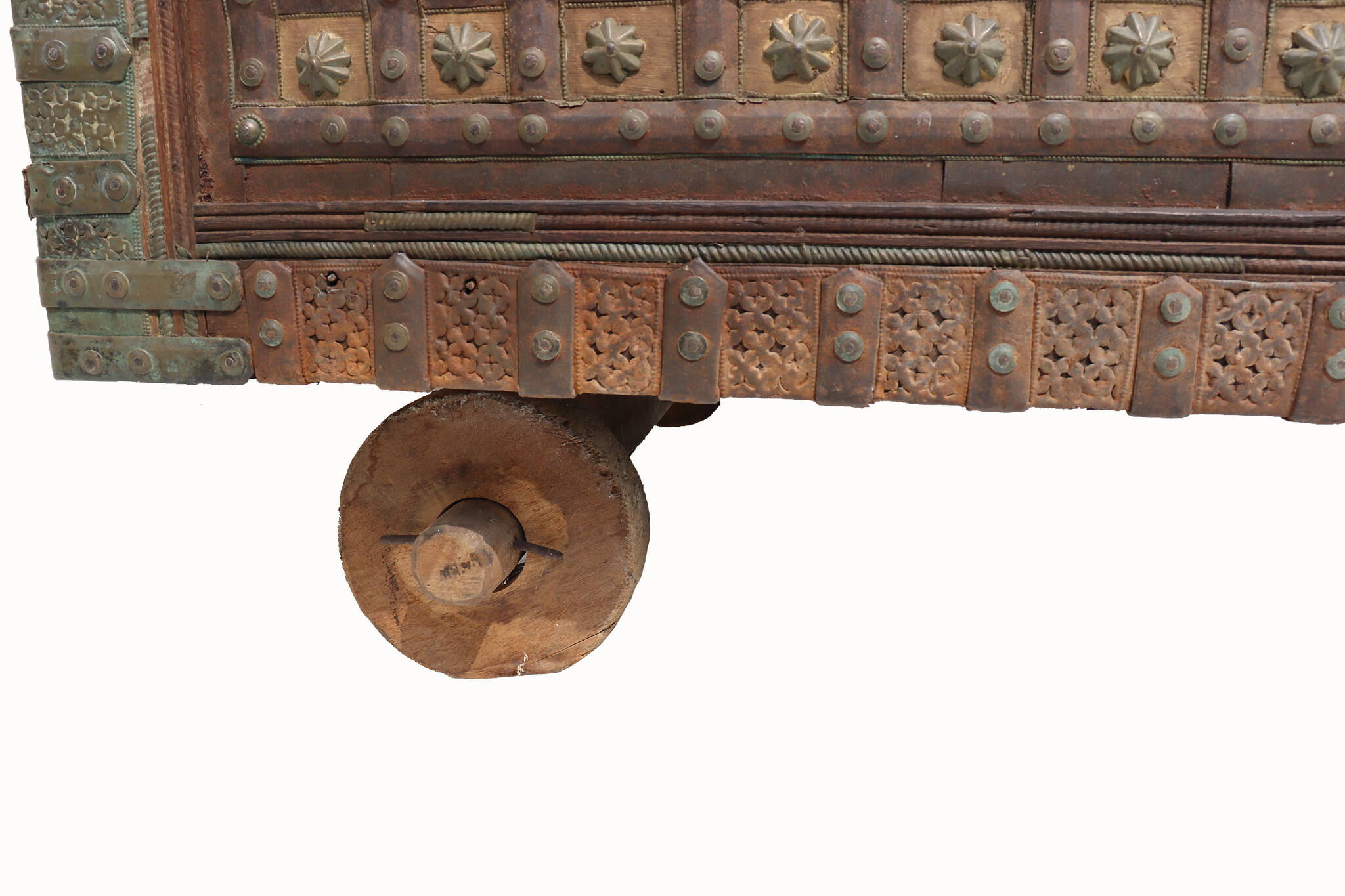 antique Huge very heavy Indian wedding Chest Dowry Chest Hope Chest Marriage Chest ,  on Wheels Rajasthan  india