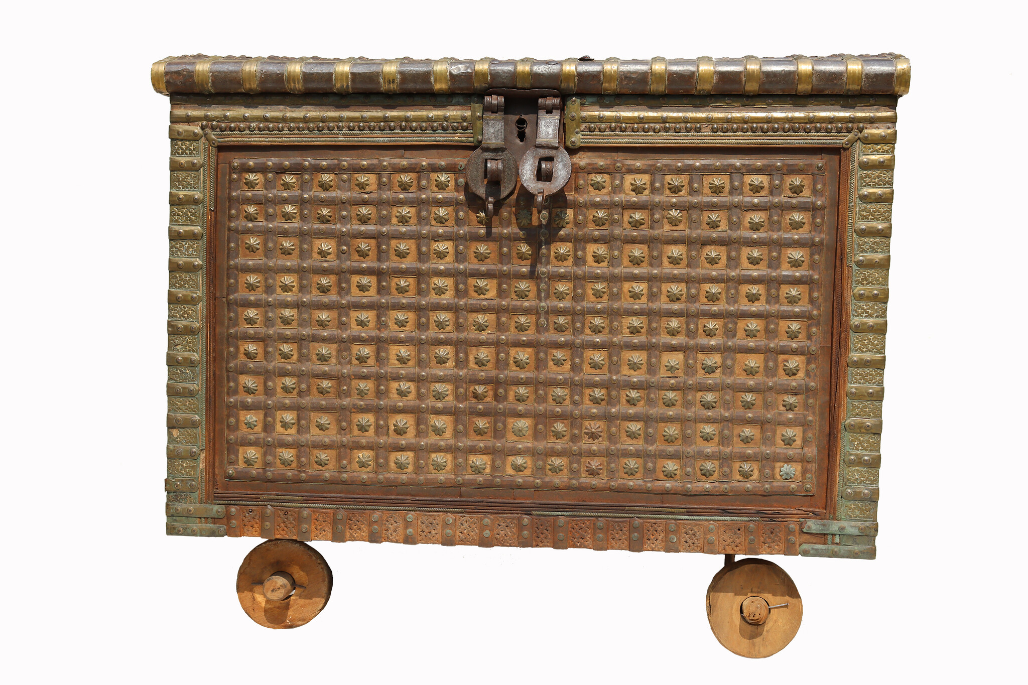 antique Huge very heavy Indian wedding Chest Dowry Chest Hope Chest Marriage Chest ,  on Wheels Rajasthan  india