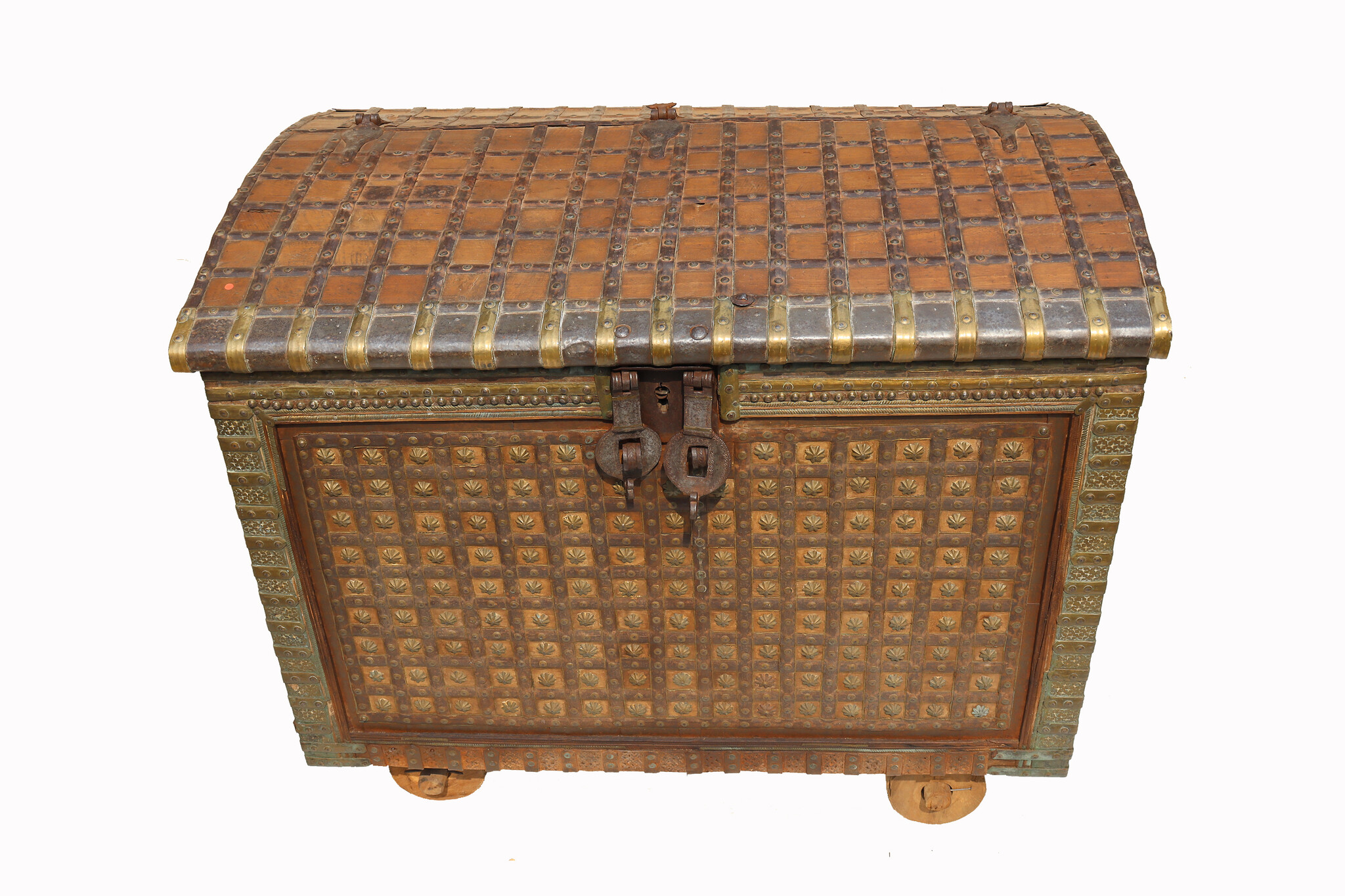 antique Huge very heavy Indian wedding Chest Dowry Chest Hope Chest Marriage Chest ,  on Wheels Rajasthan  india