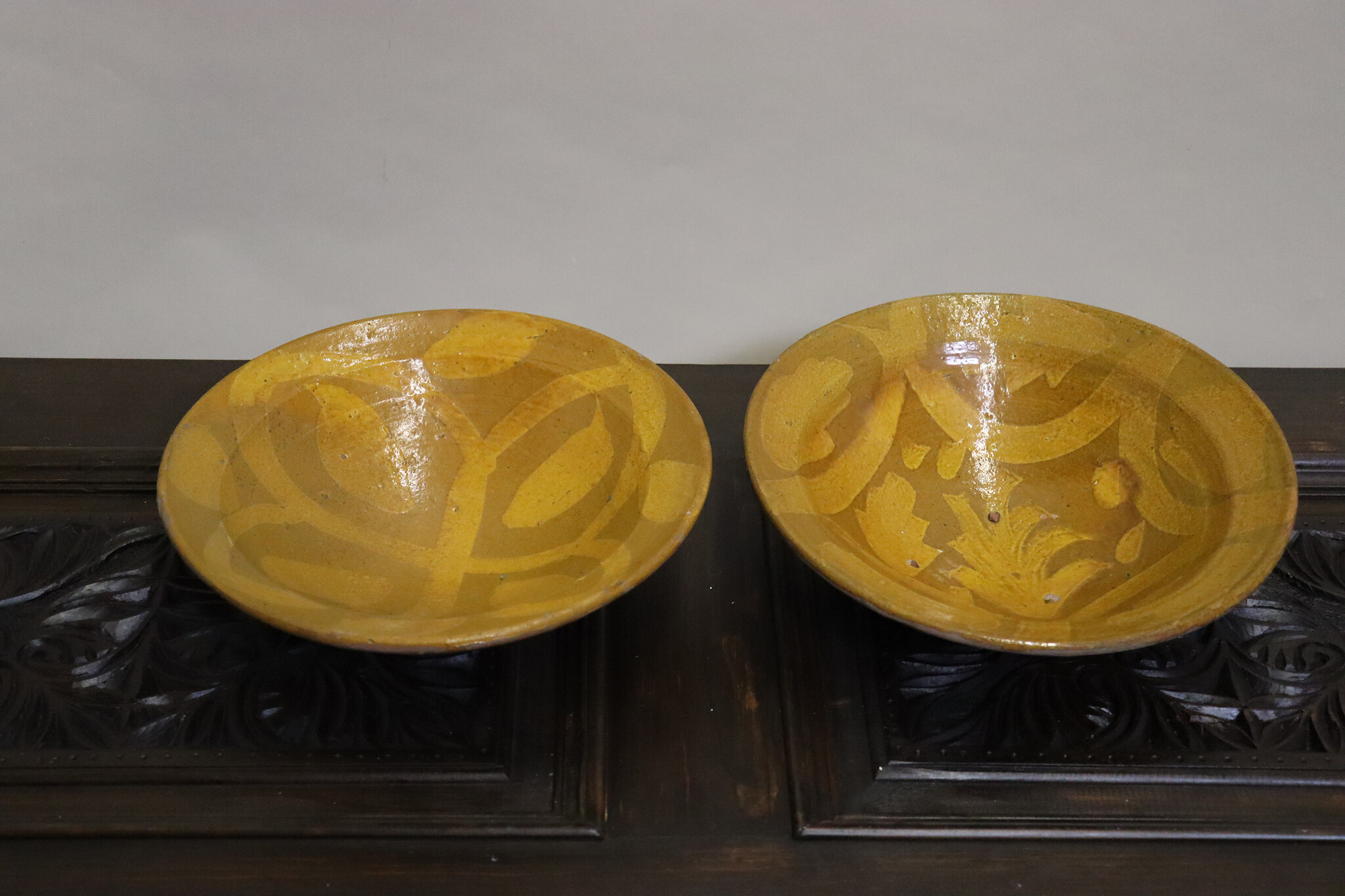 Set von 2 - Teller u Kabul Gallery Stück Swat-Tal Pakistan aus Keramik handgefertigt