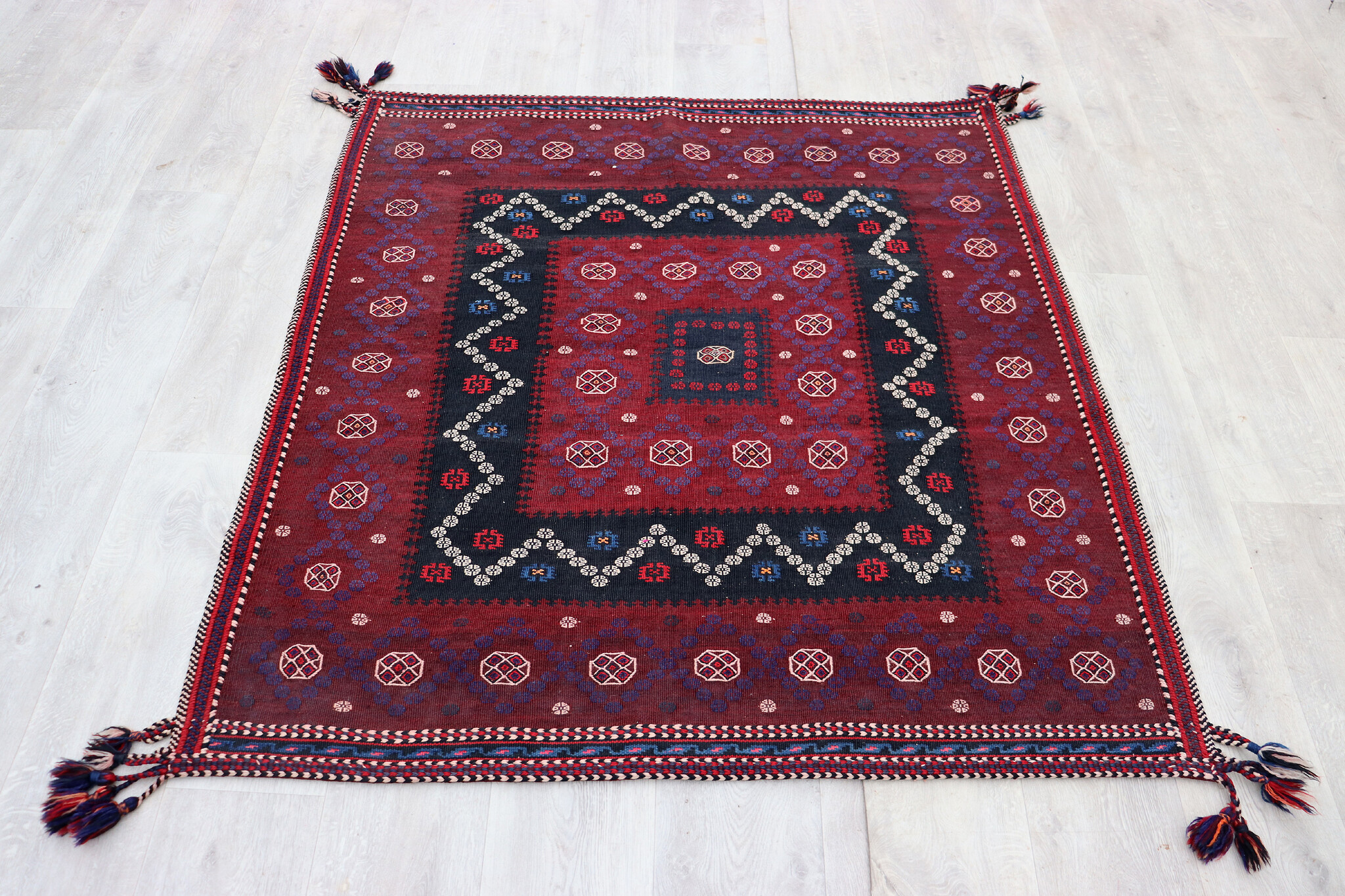 140x130  cm handgewebte nomaden orient Kelim aus Afghanistan sofrah Nr:  78