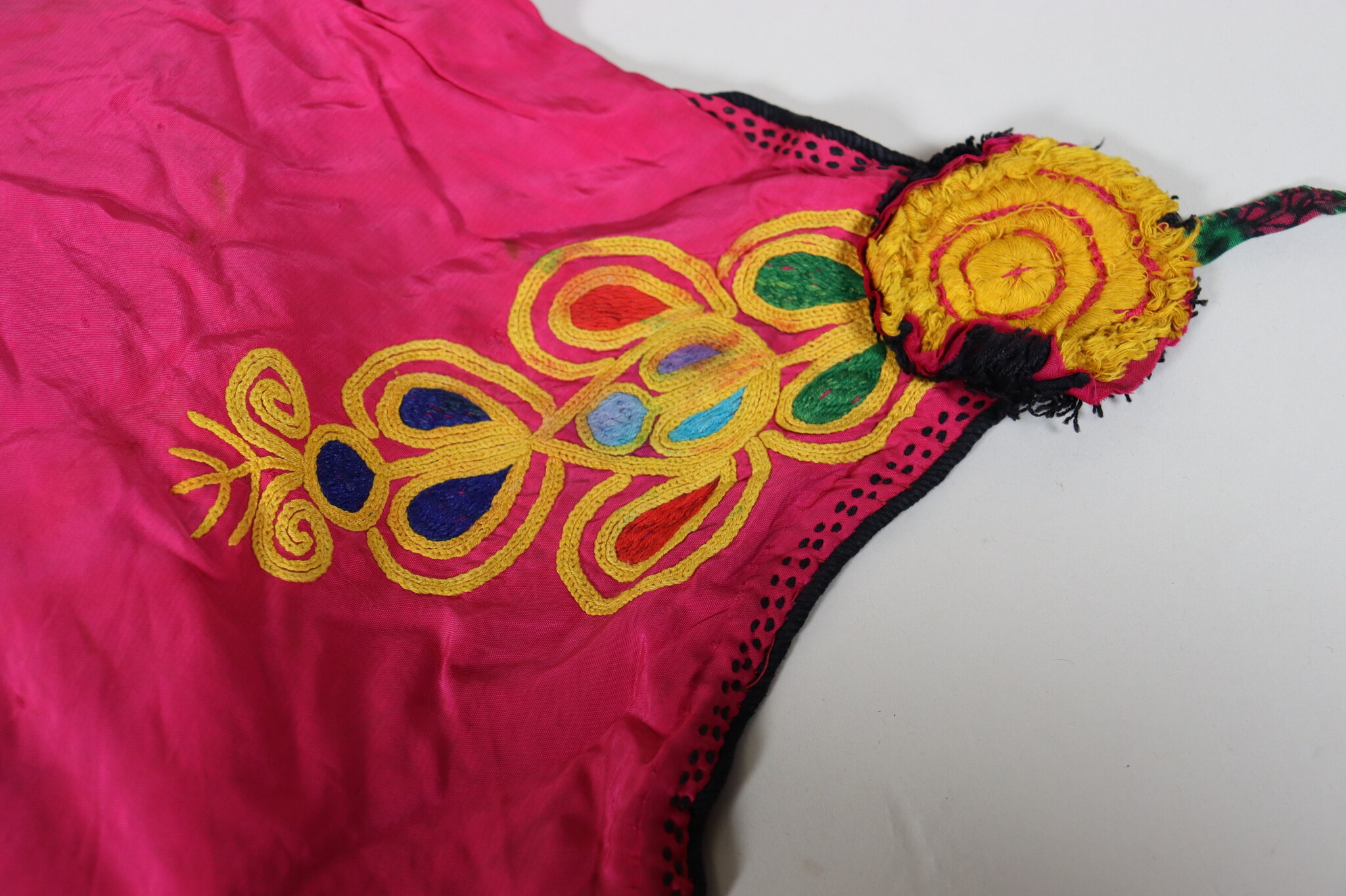 Antique Islamic Vintage tribal silk embroidery Quran Quranbag koranbag Embroidered Bag, Dowry bag Southwest Pakistan sindh Pouch Bokche 23D