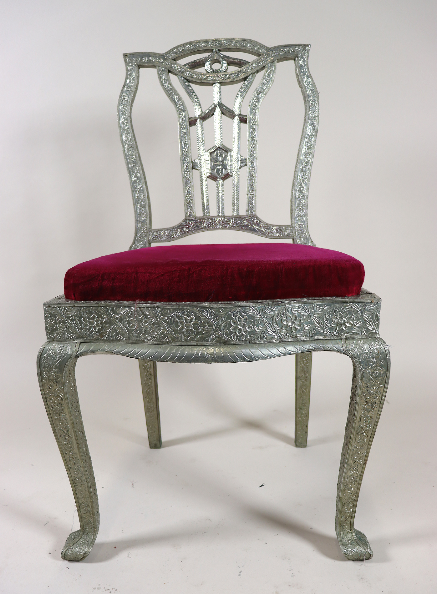 Indische Anglo-Raj-Stühle aus sterilversilbertem Messing aus Mangoholz 23/B