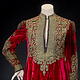Samt- und goldbesticktes Kleid von Hazara red