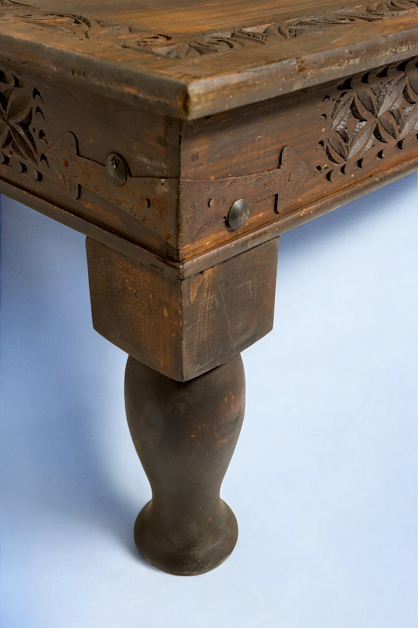 100x100 cm antique-look orient solid wood hand-carved table living room table coffee table Nuristan Afghanistan 24