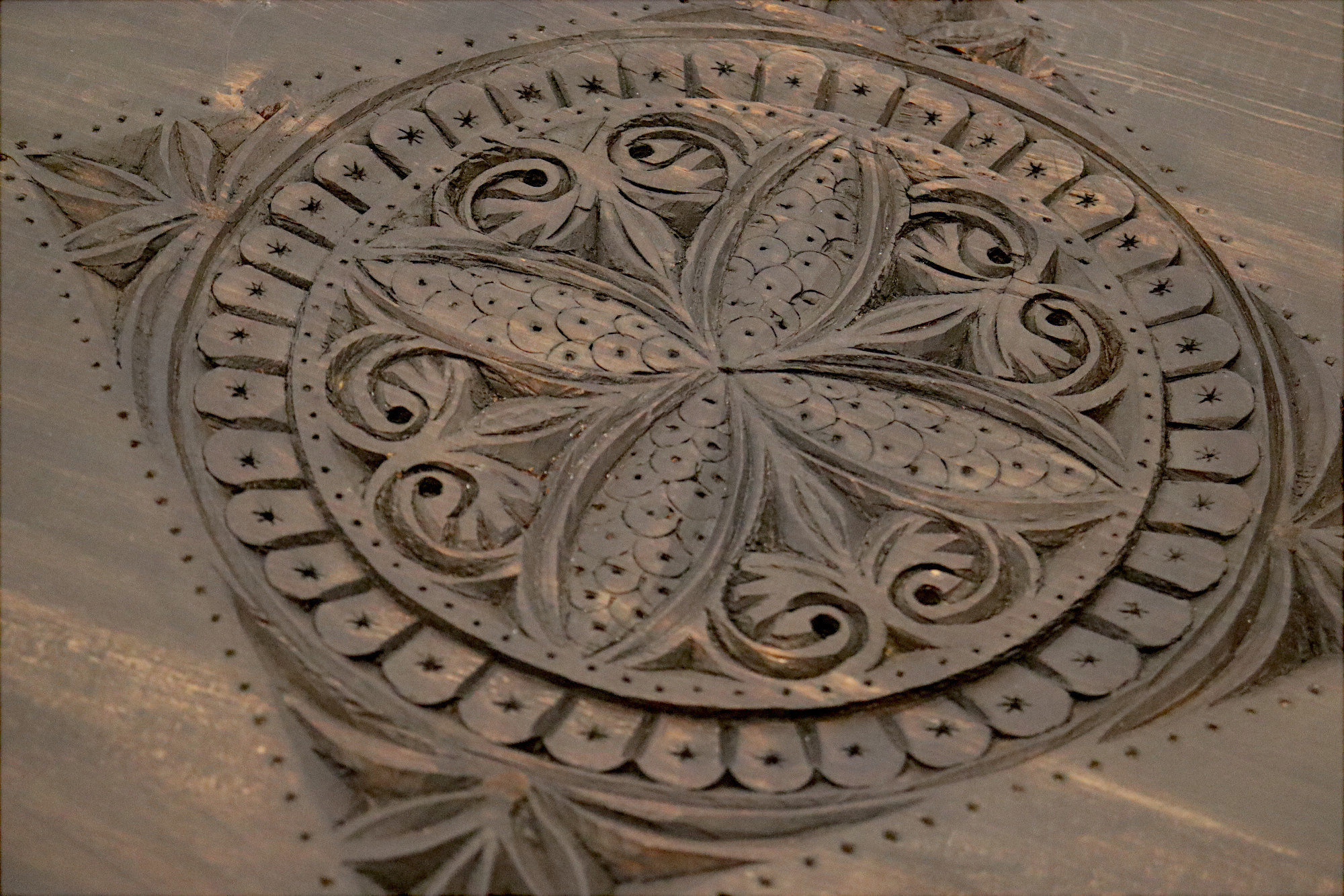 100x100 cm antique-look orient solid wood hand-carved table living room table coffee table Nuristan Afghanistan 24