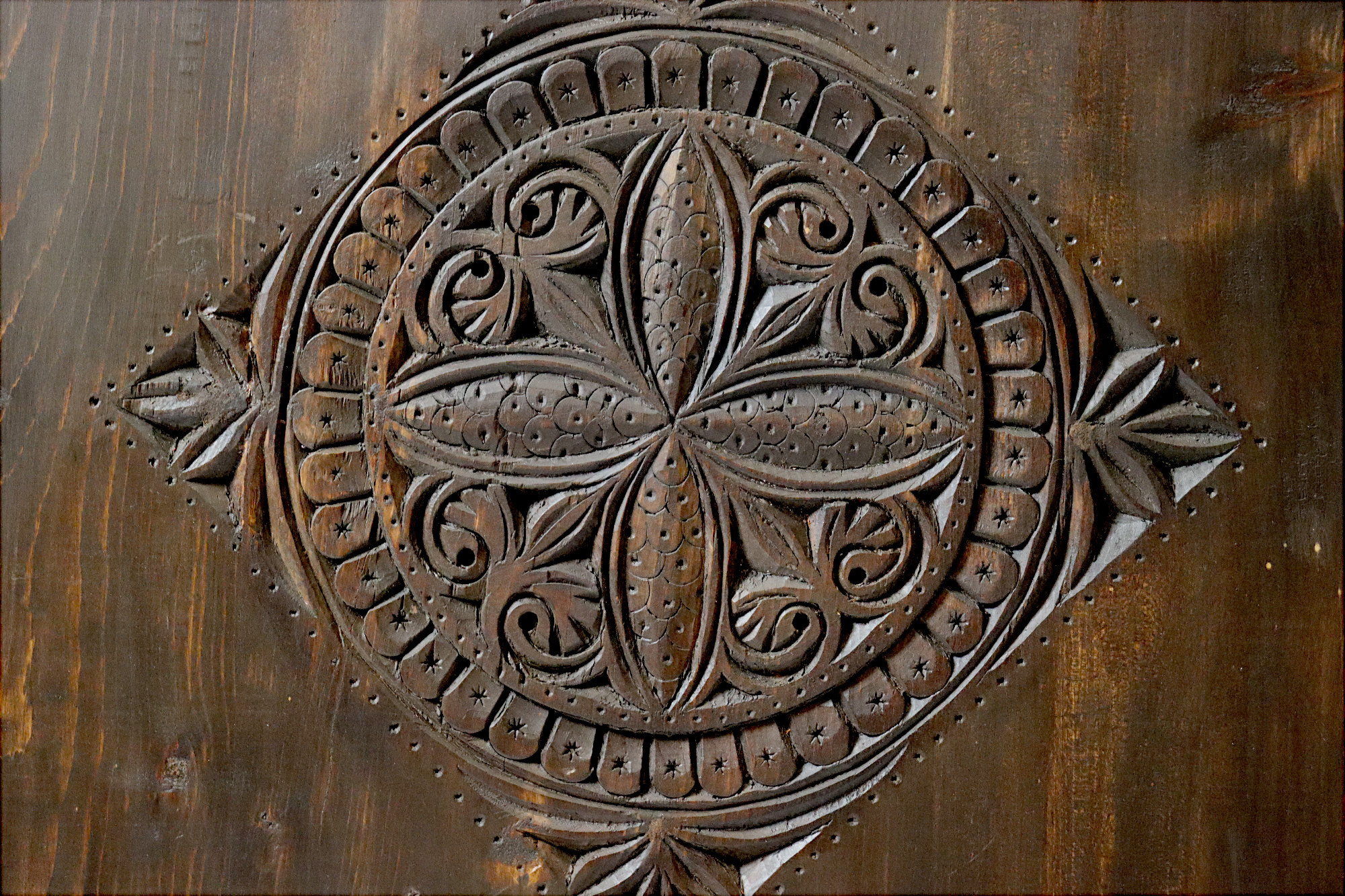 100x100 cm antique-look orient solid wood hand-carved table living room table coffee table Nuristan Afghanistan 24