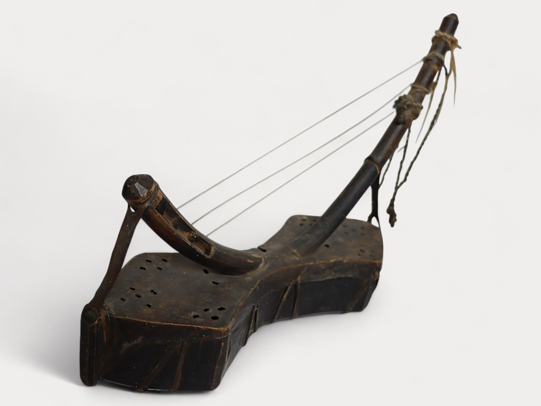 antique orient exotic musical instrument  afghanistan Nuristan kohistan harp waj wuj musik. 25A