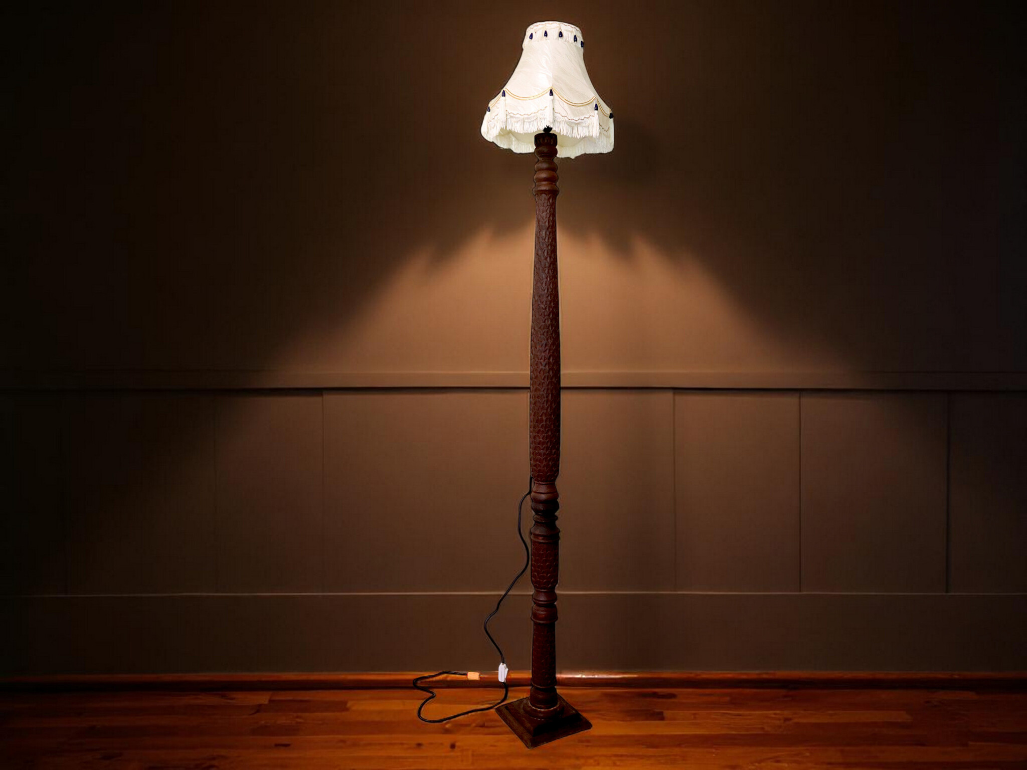 190 cm hoch vintage Massivholz und handgeschnitzte orientalische Lampe Stehlampe Stehleuchte Flurlampe aus Afghanistan Nuristan nr:25