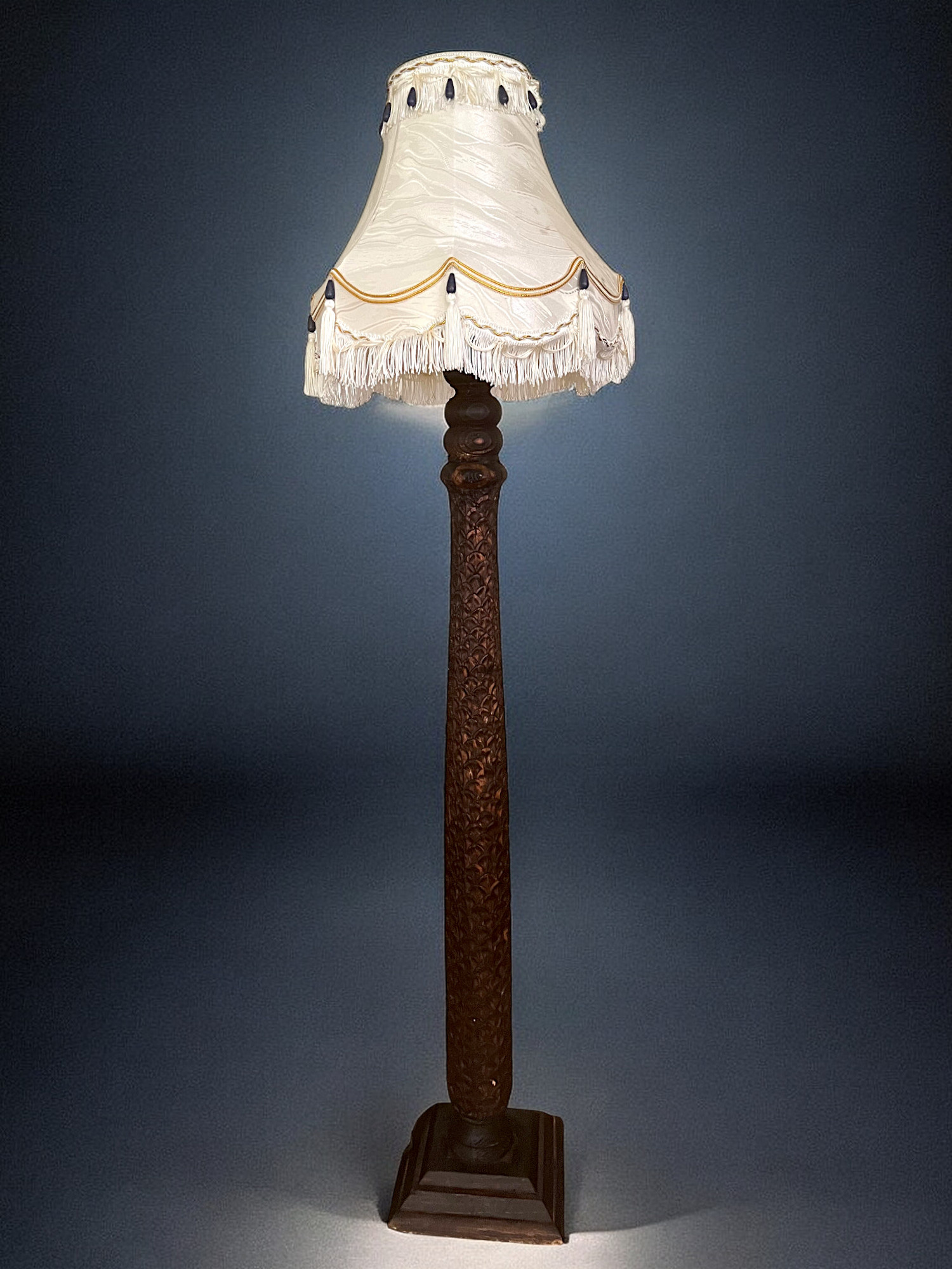 120 cm heigh vintage handmade solid wood and hand-carved oriental lamp Nuristan Afghanistan Standard lamp Tall lamp Classic floor lamp No:25M