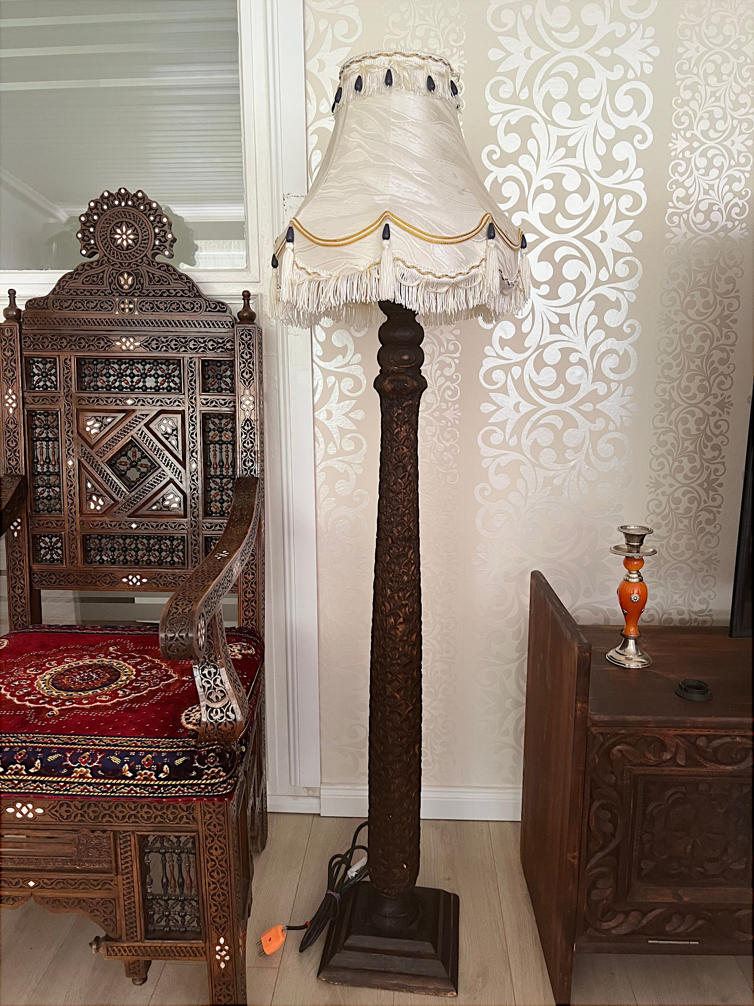 120 cm hoch vintage Massivholz und handgeschnitzte orientalische Lampe Stehlampe Stehleuchte Flurlampe aus Afghanistan Nuristan nr:25M