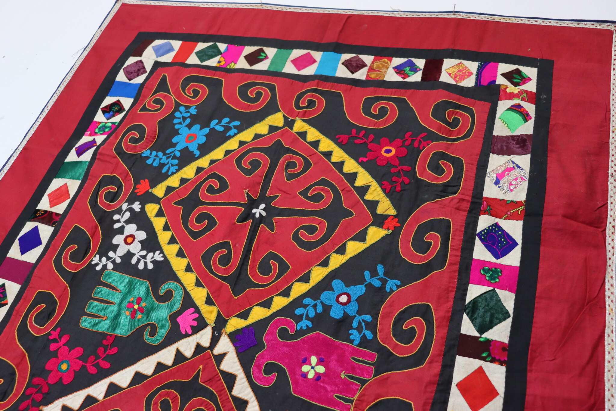 198x115 cm Antik Reich bestickte Lakai Stickerei Patchwork Wandbehang   Nr: eb25/1