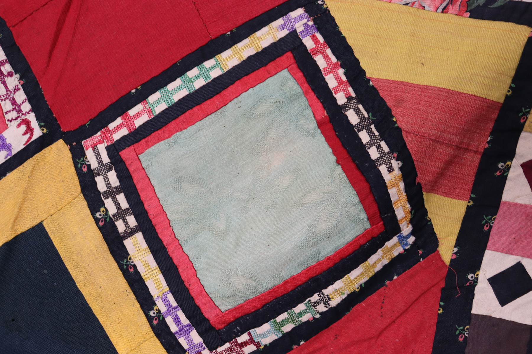 Antik Reich bestickte Lakai Stickerei Patchwork Wandbehang   Nr: US- 3