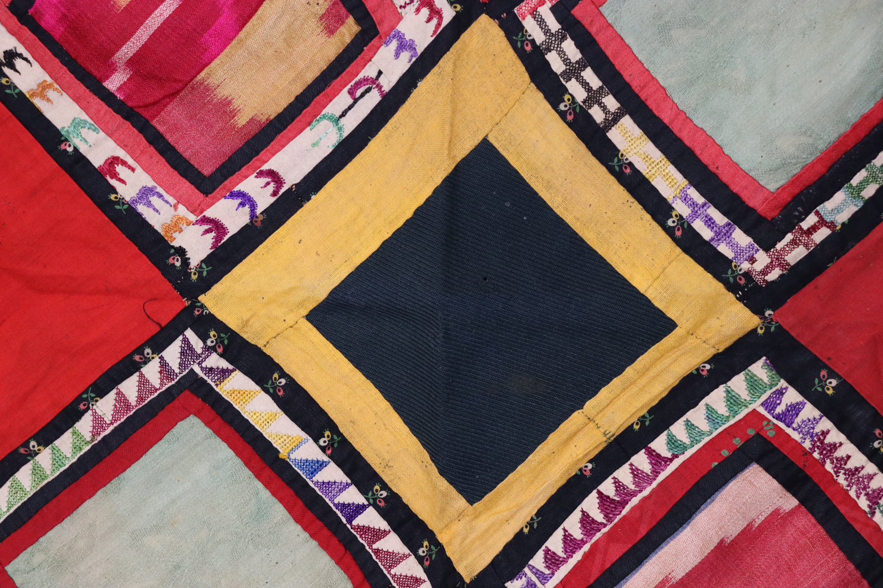 Antik Reich bestickte Lakai Stickerei Patchwork Wandbehang   Nr: US- 3