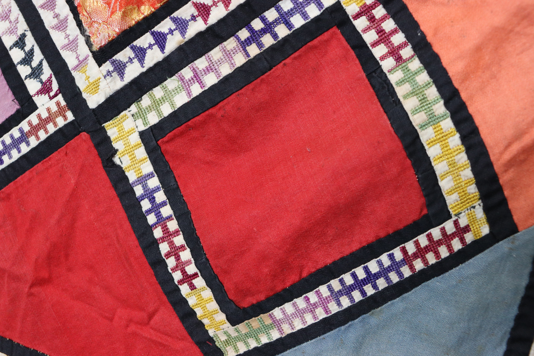 Antik Reich bestickte Lakai Stickerei Patchwork Wandbehang   Nr: US-4