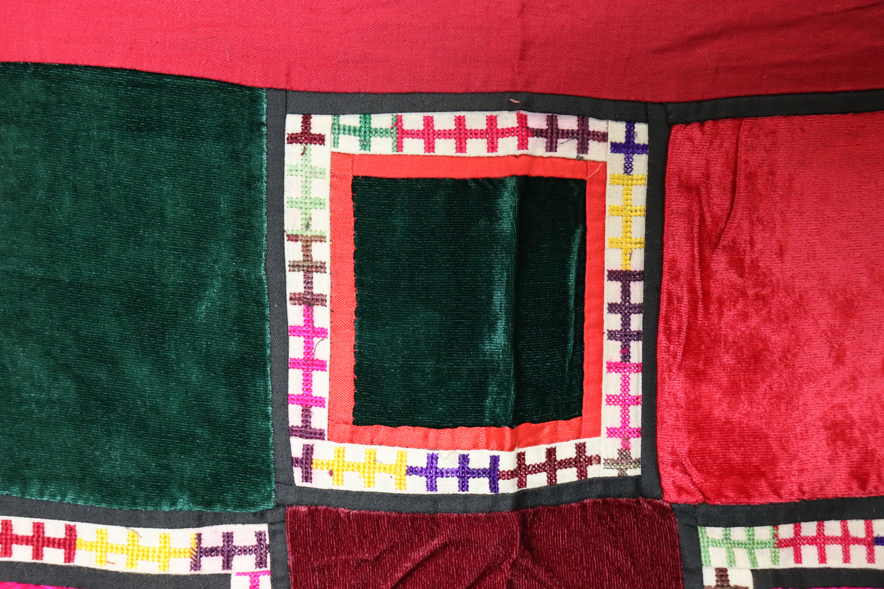 Antik Reich bestickte Lakai Stickerei Patchwork Wandbehang   Nr: US-5