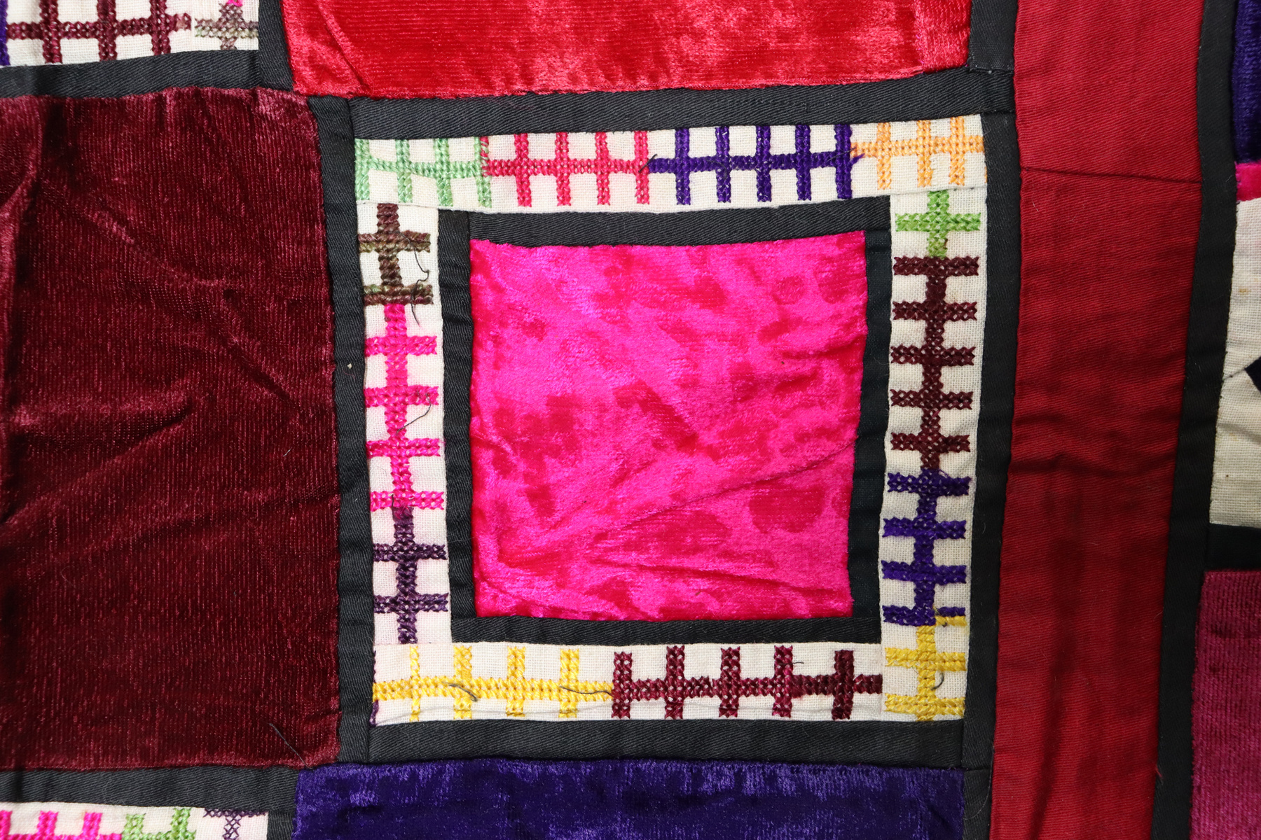 Antik Reich bestickte Lakai Stickerei Patchwork Wandbehang   Nr: US-5