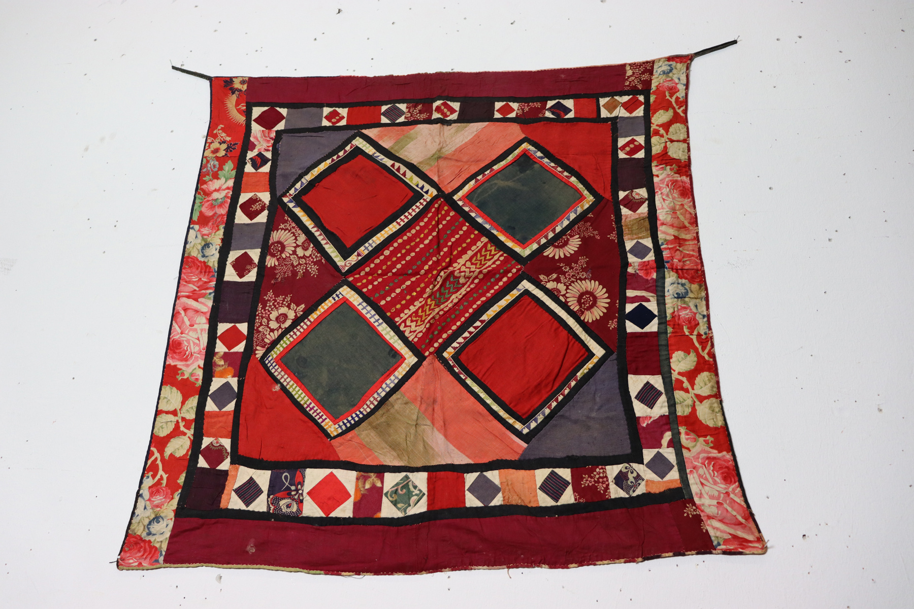 Antik Reich bestickte Lakai Stickerei Patchwork Wandbehang   Nr: US-9