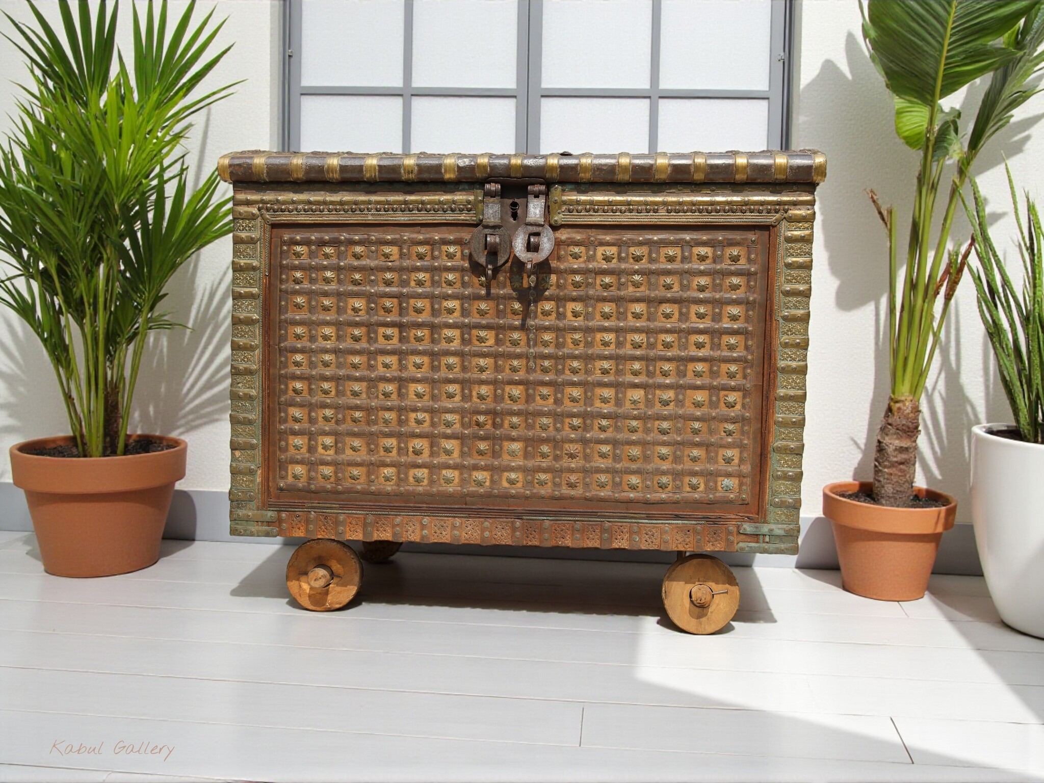 antique Huge very heavy Indian wedding Chest Dowry Chest Hope Chest Marriage Chest ,  on Wheels Rajasthan  india