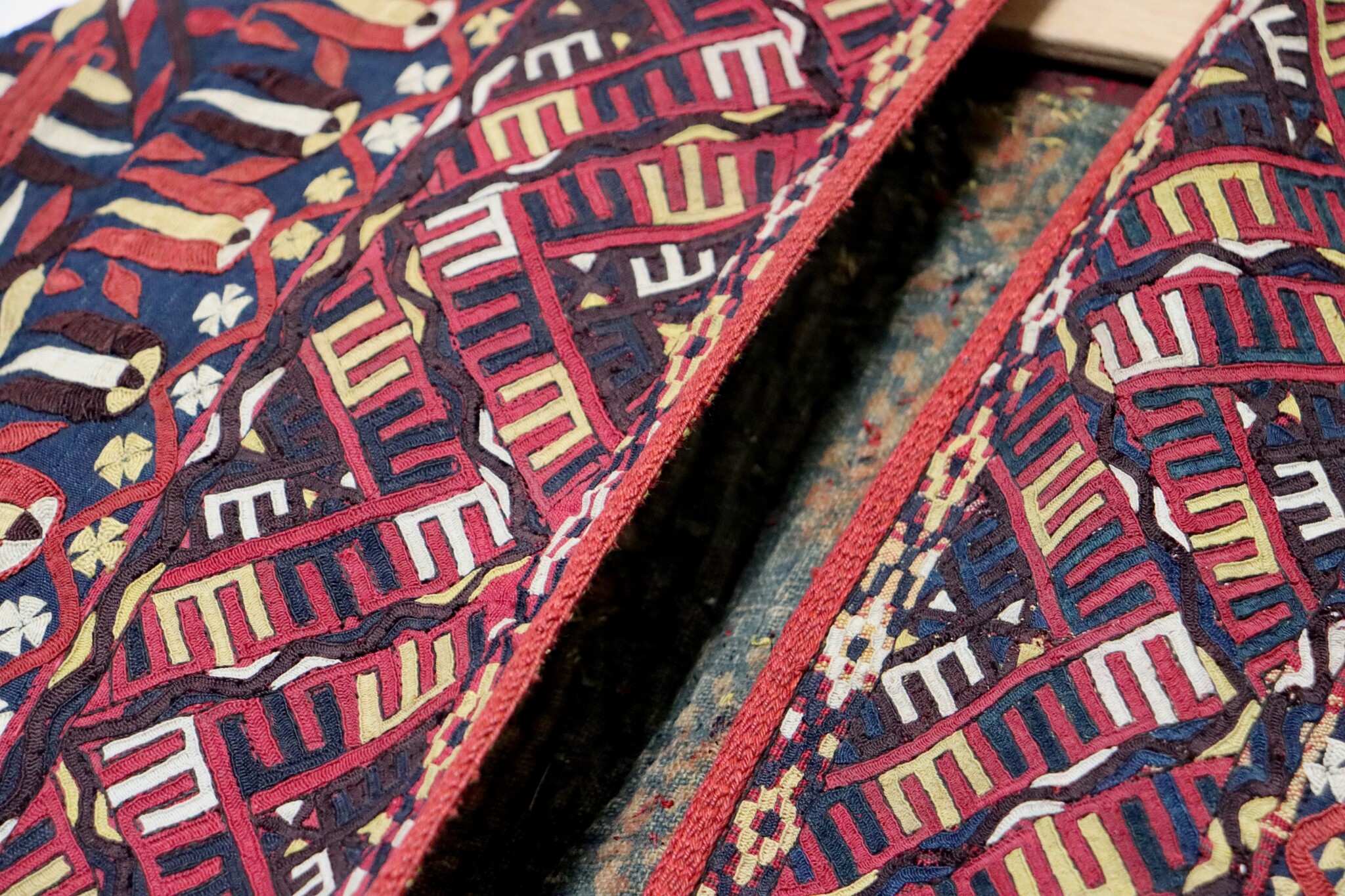 antique embroidered Woman’s Tekke Turkmen Mantle chyrpy robe Coat 19th Century black 9052/24