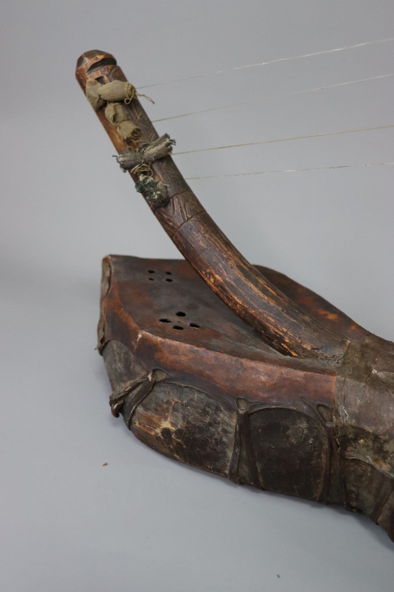 antique orient exotic musical instrument  afghanistan Nuristan kohistan harp waj wuj musik. 26B