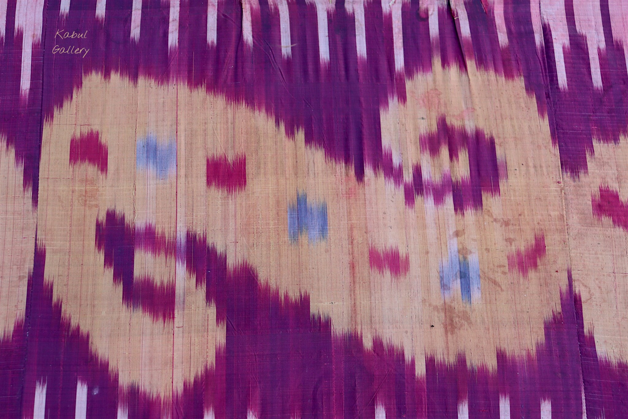 155x123 cm Antike  usbekische Seide Ikat  Wandbehang  auf Holz gespannt