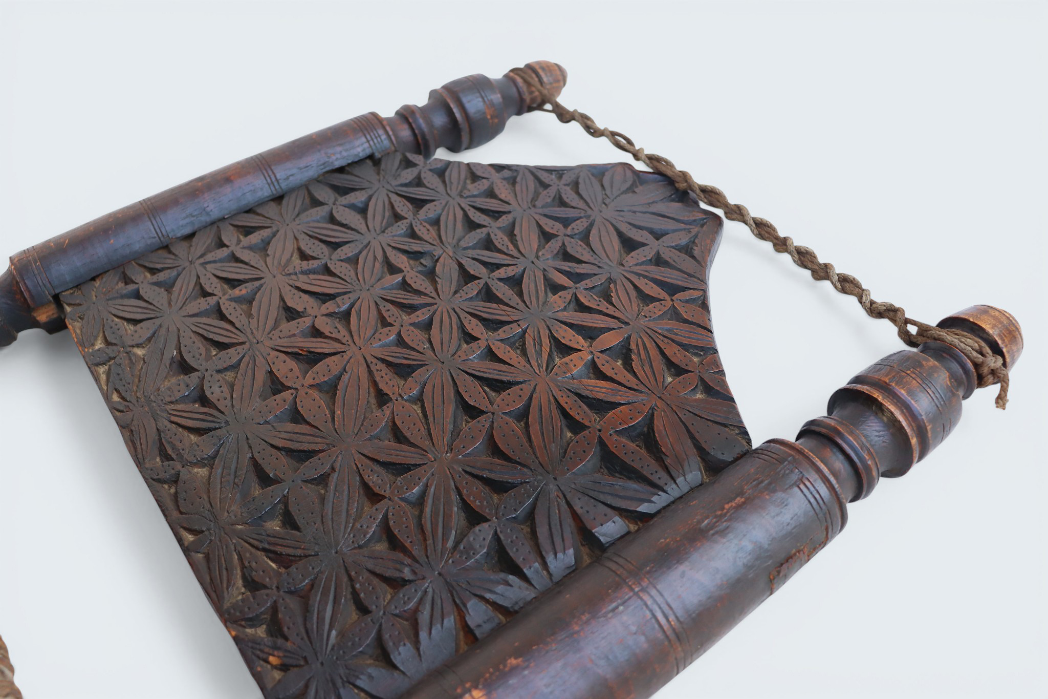 antik orient Nuristan Holz Stuhl aus Nuristan Afghanistan / Pakistan Swat-valley Nr-HH26